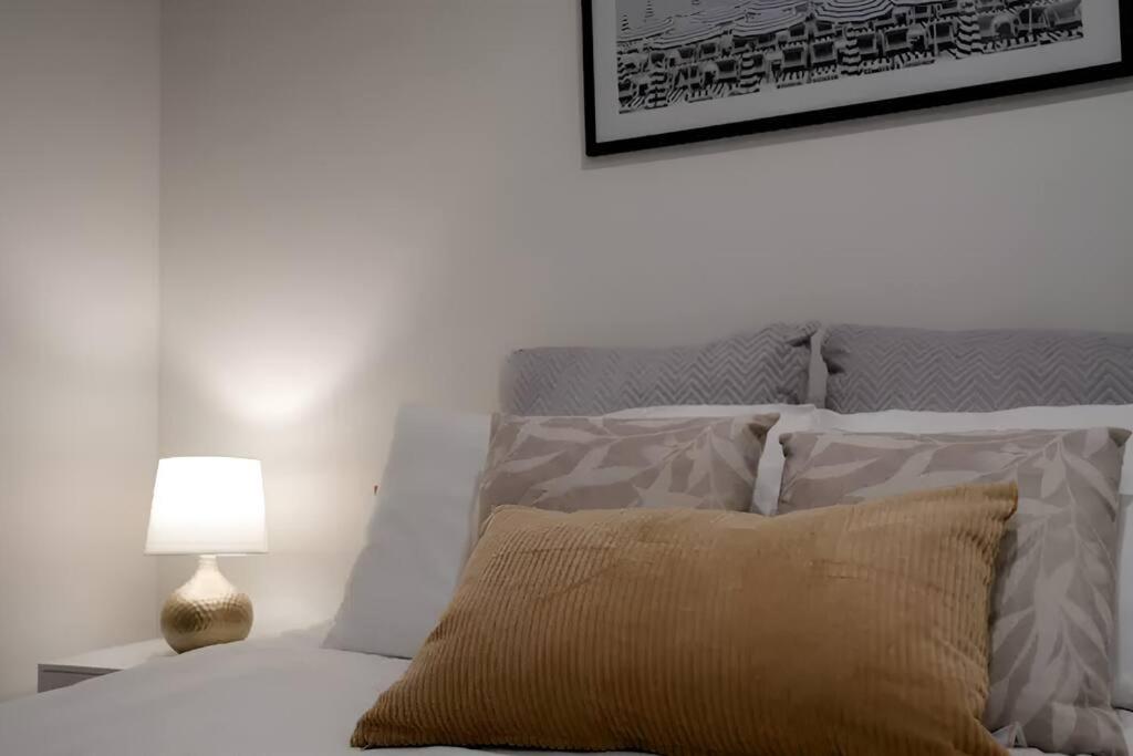 Mt1012 - 1 BR Docklands Delight, Stunning Apartment