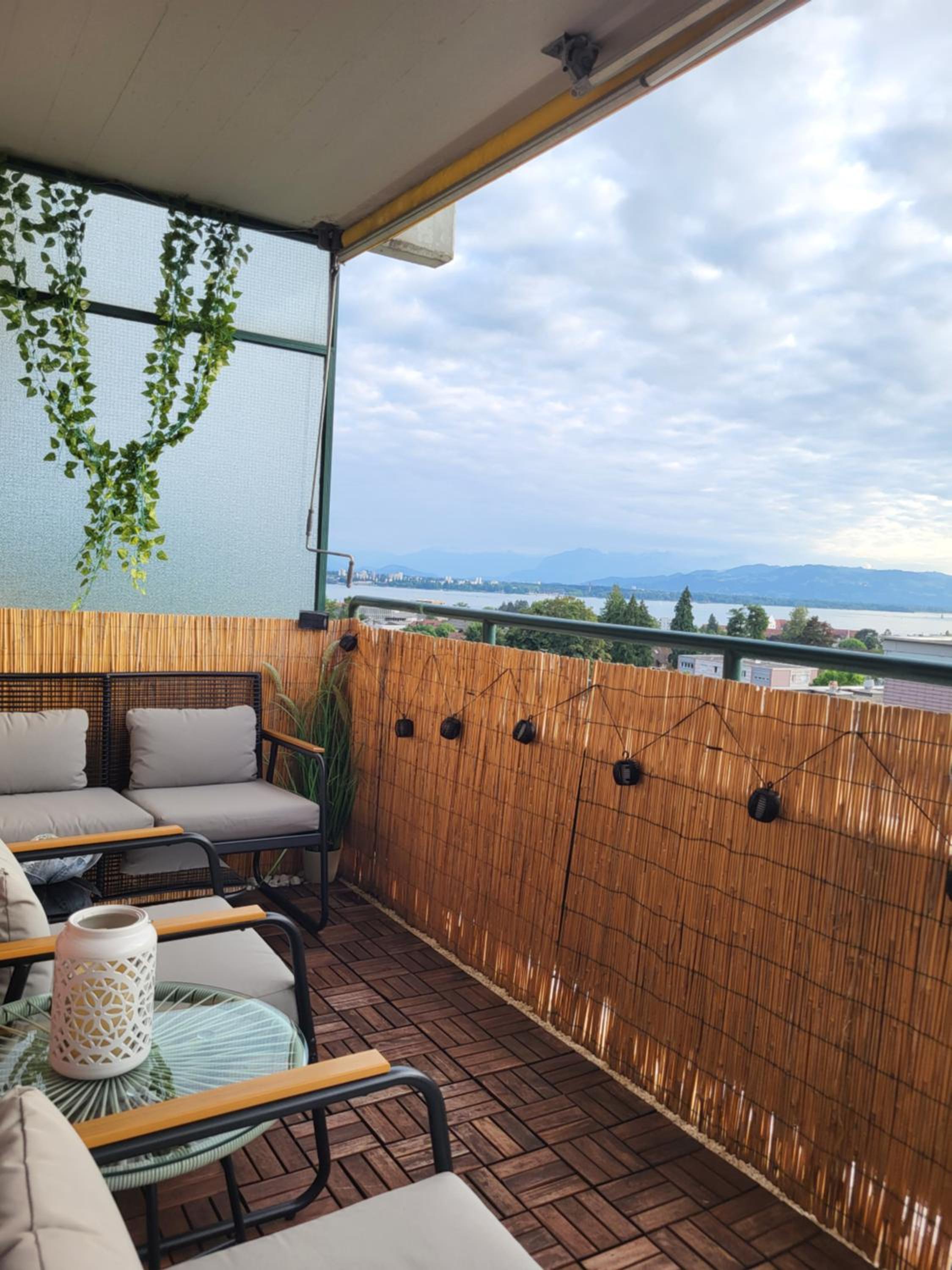 Apartment mit Terassee & Aussicht auf See und Berge