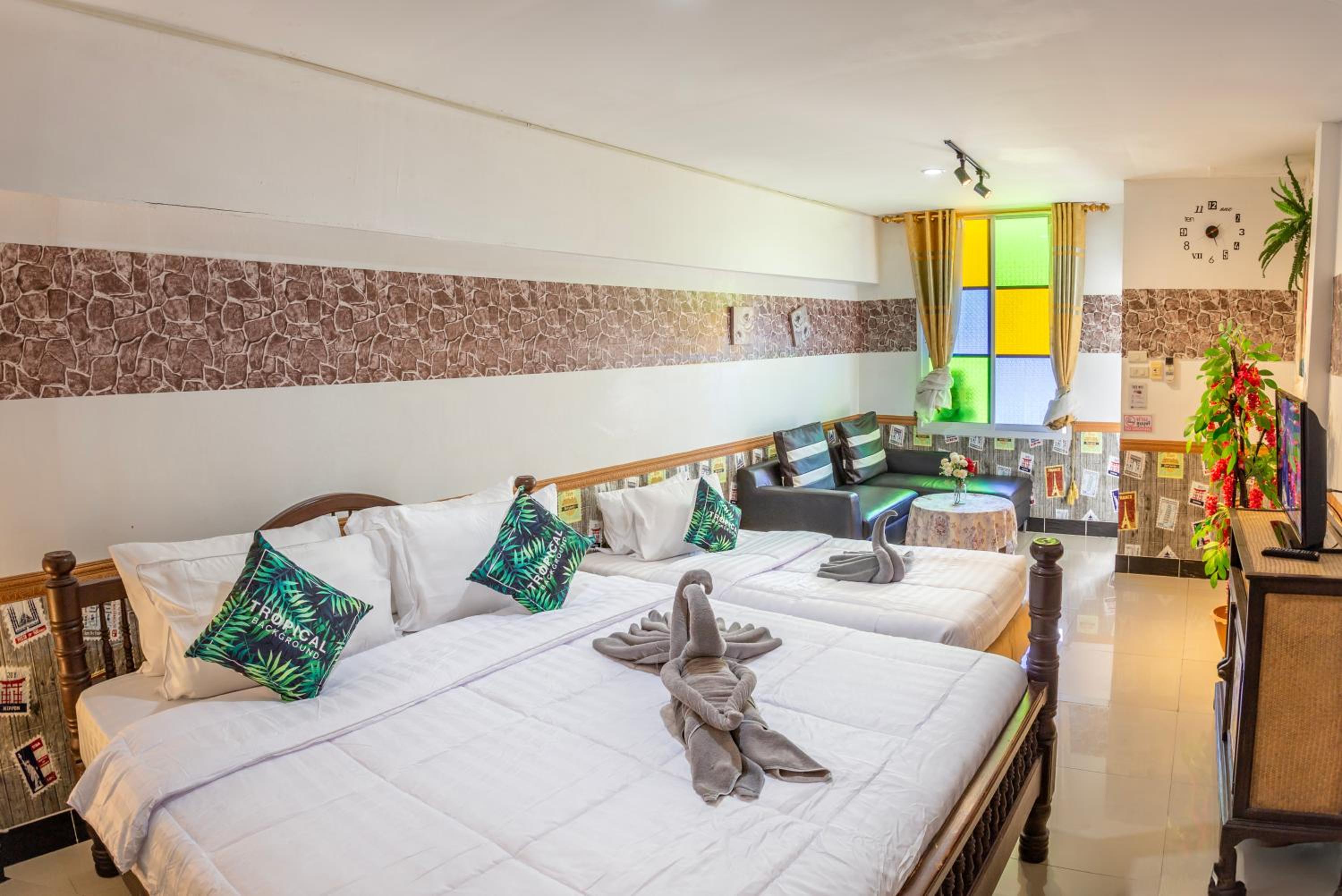 The Train Resort - Your Relaxing Resort with Large Pool & Jacuzzi