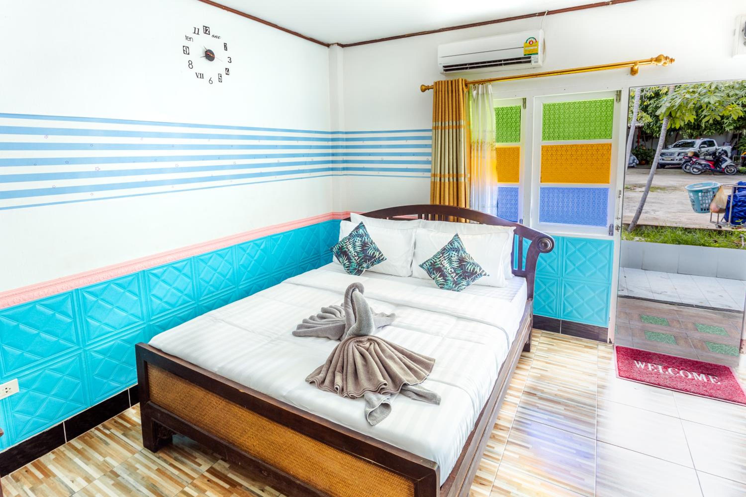 The Train Resort - Your Relaxing Resort with Large Pool & Jacuzzi