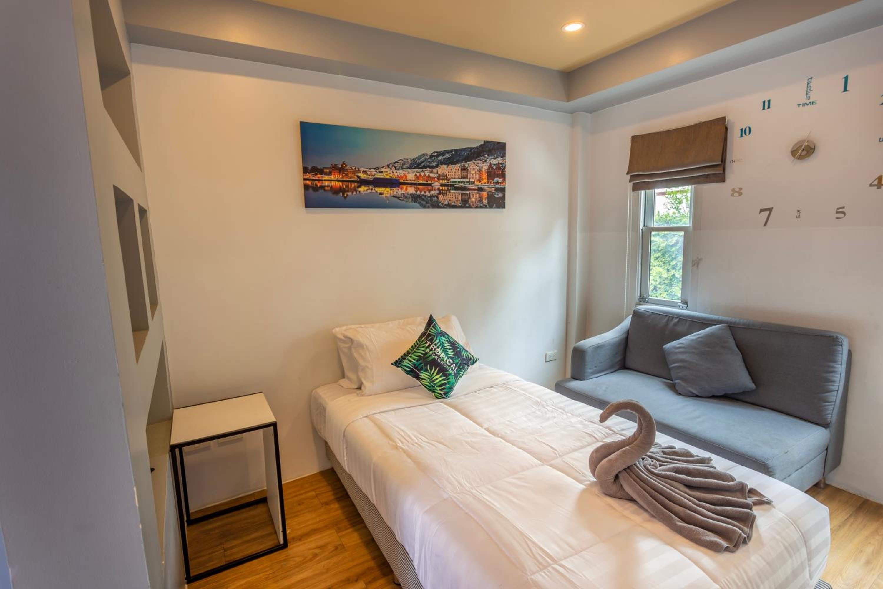 The Train Resort - Your Relaxing Resort with Large Pool & Jacuzzi