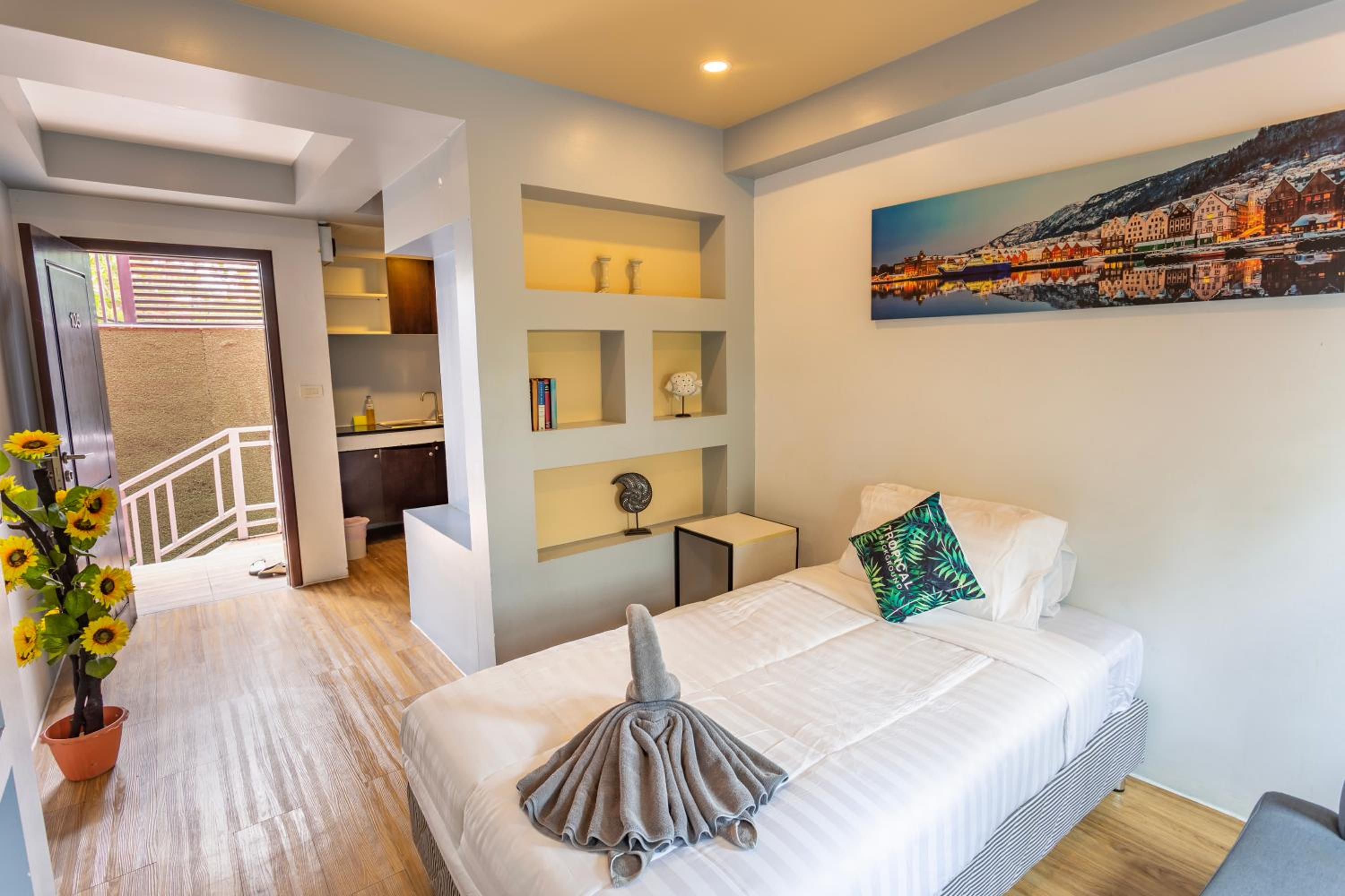 The Train Resort - Your Relaxing Resort with Large Pool & Jacuzzi