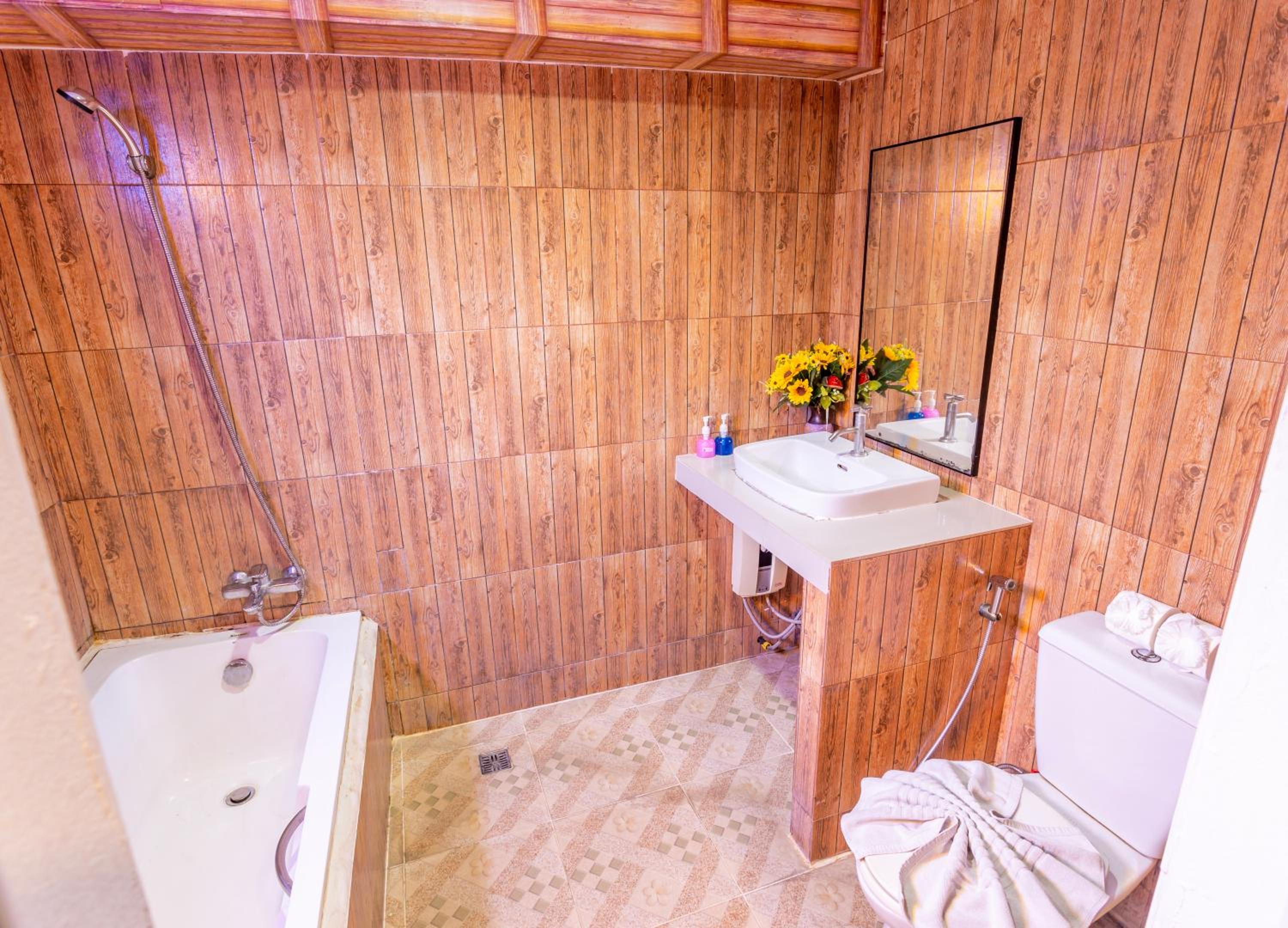 The Train Resort - Your Relaxing Resort with Large Pool & Jacuzzi