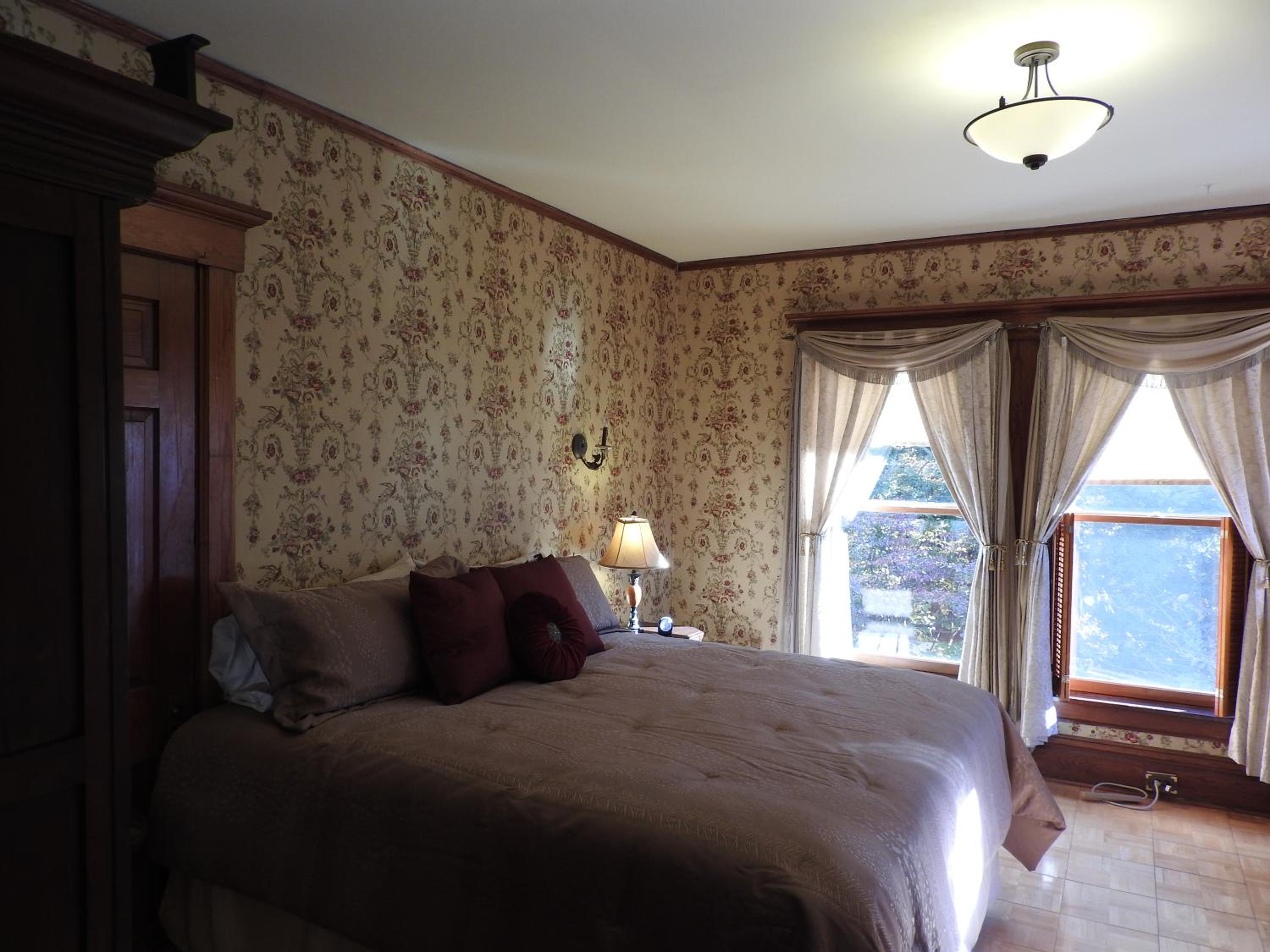 Champaign Garden Inn