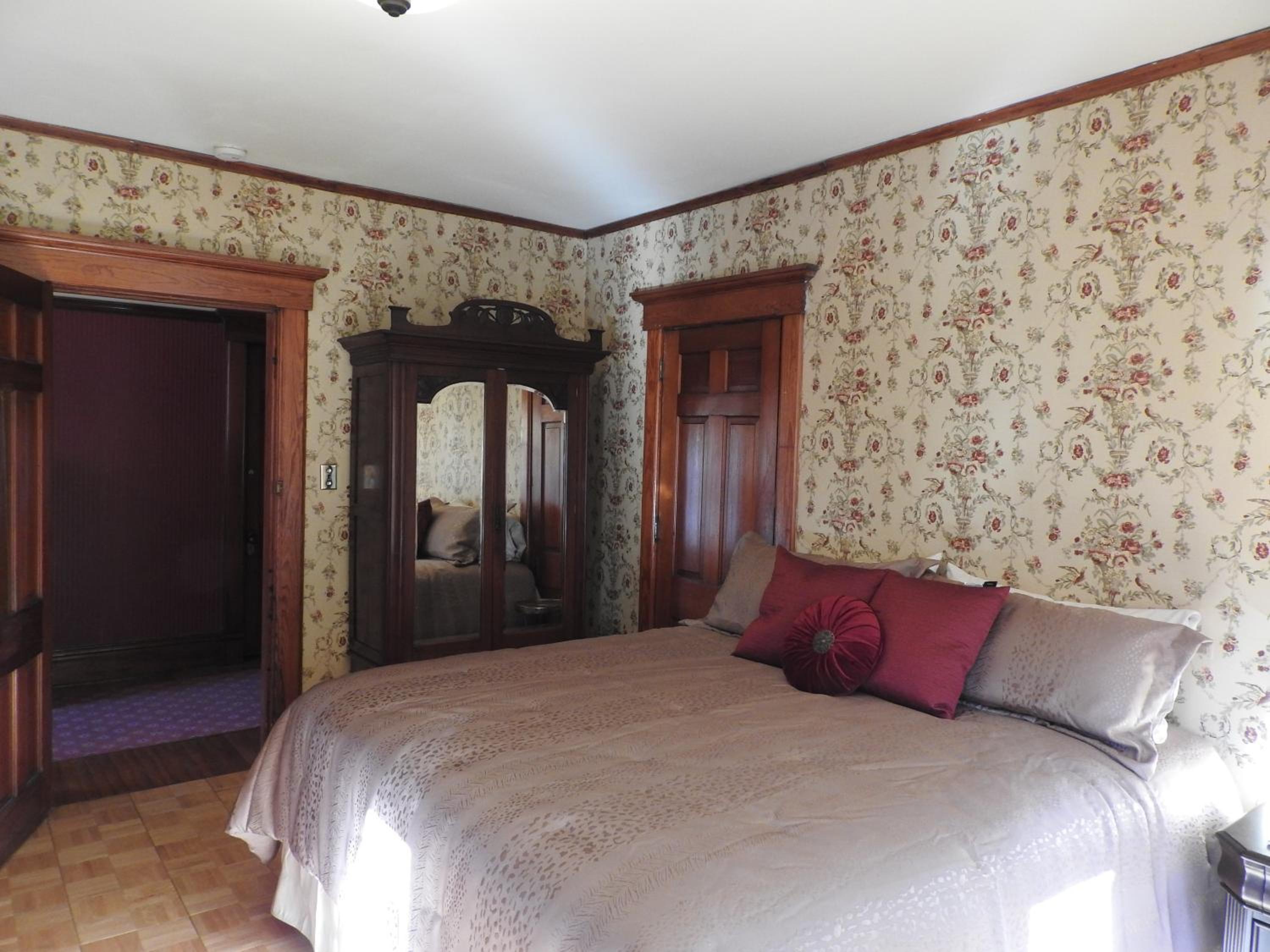 Champaign Garden Inn