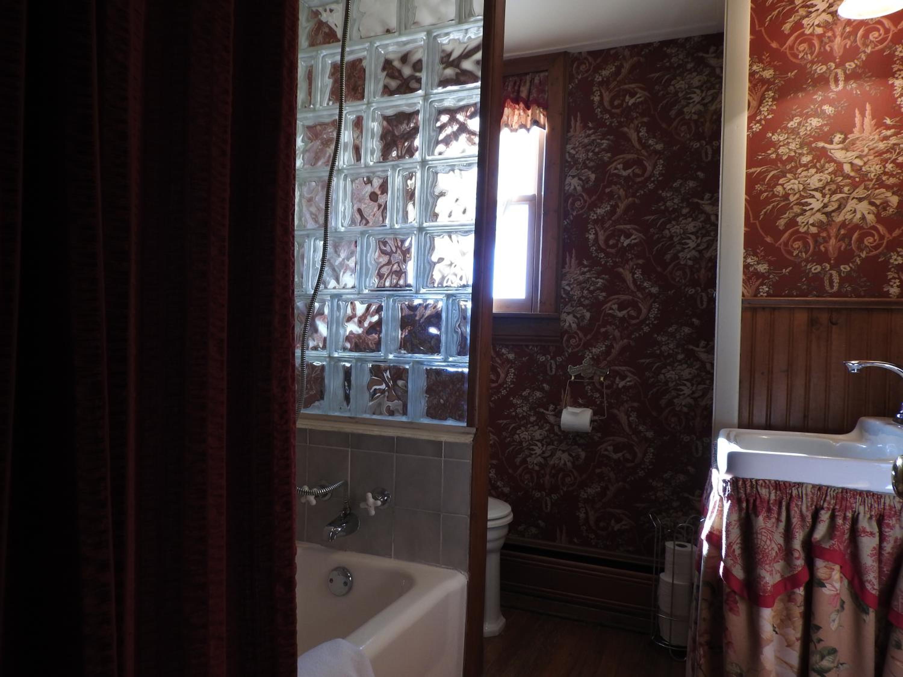 Champaign Garden Inn
