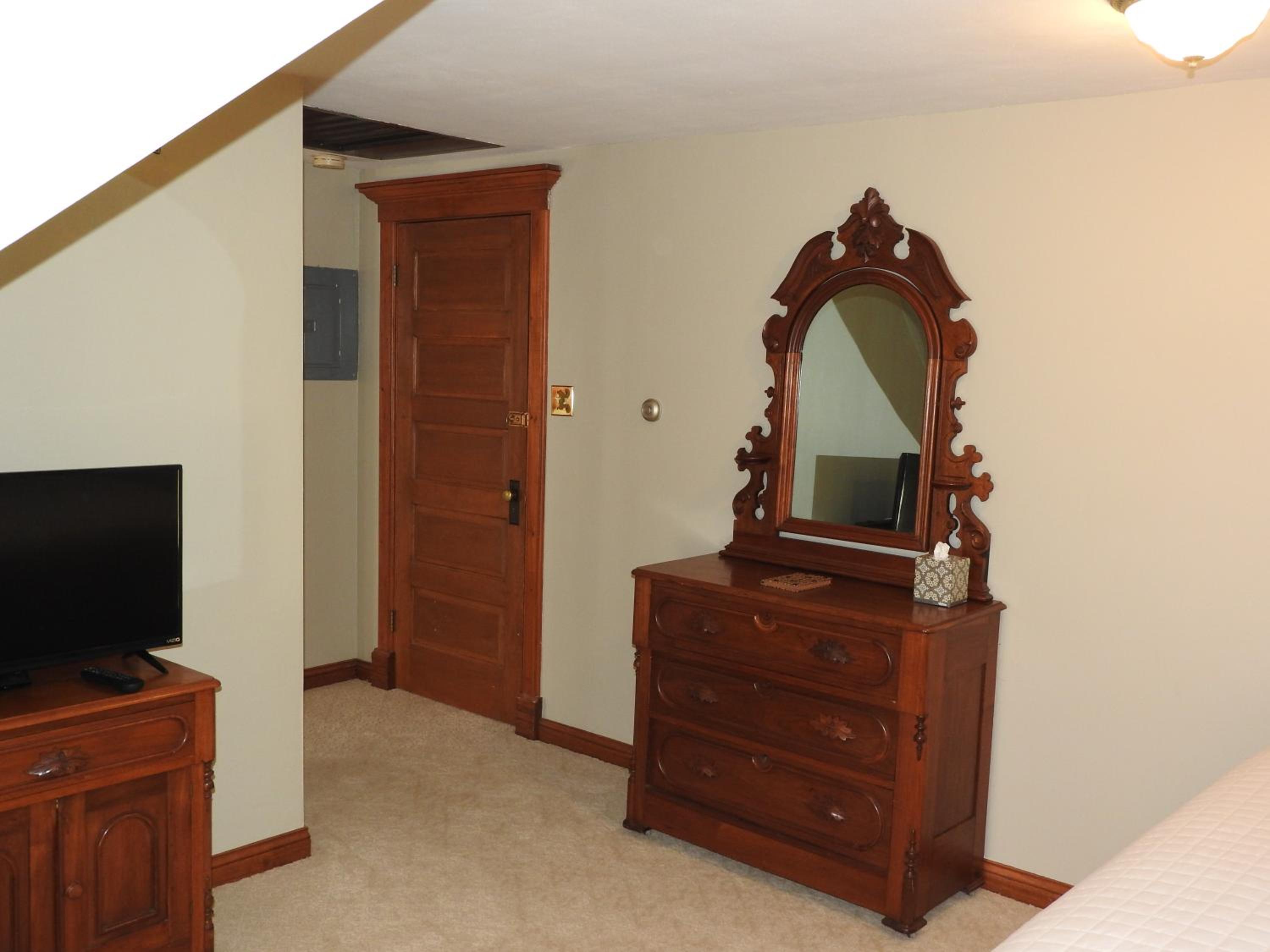 Champaign Garden Inn