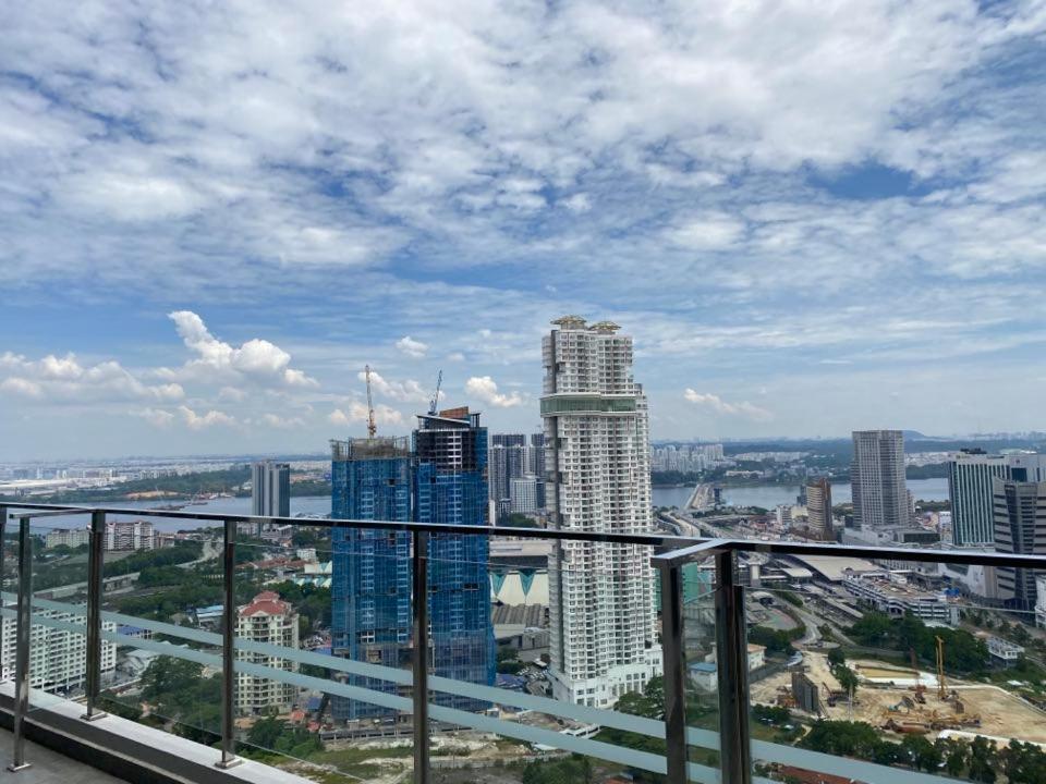 Spacious SKS near ciq, smart tv