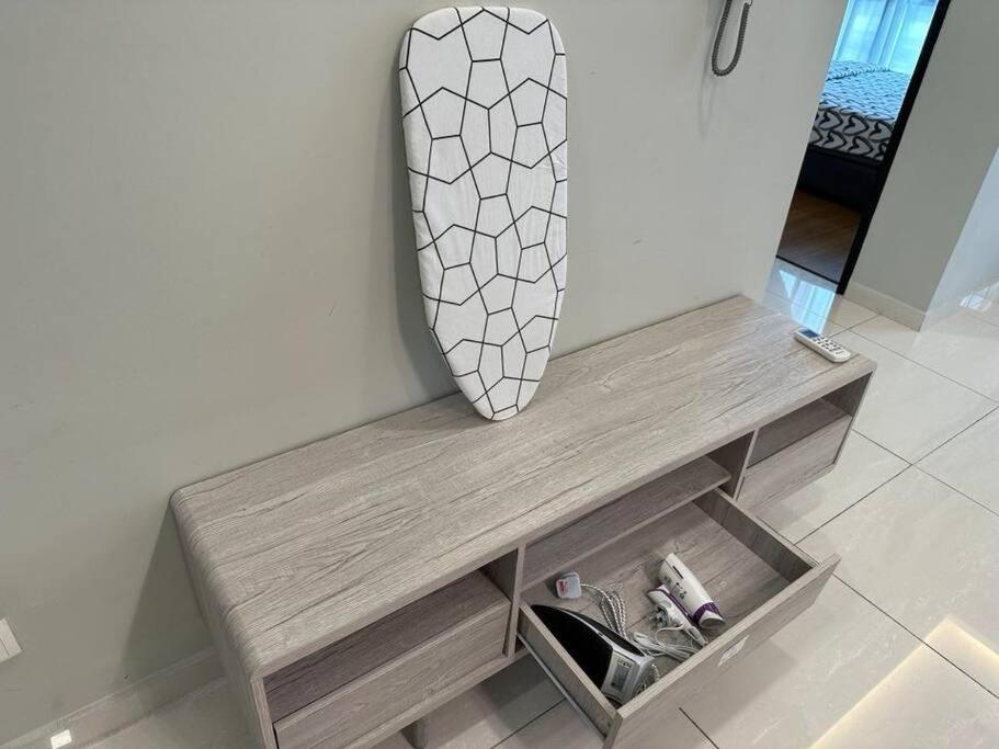 Spacious SKS near ciq, smart tv