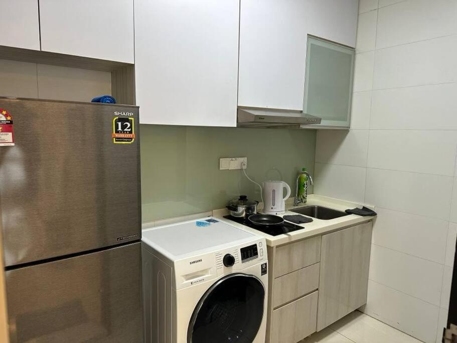 Spacious SKS near ciq, smart tv