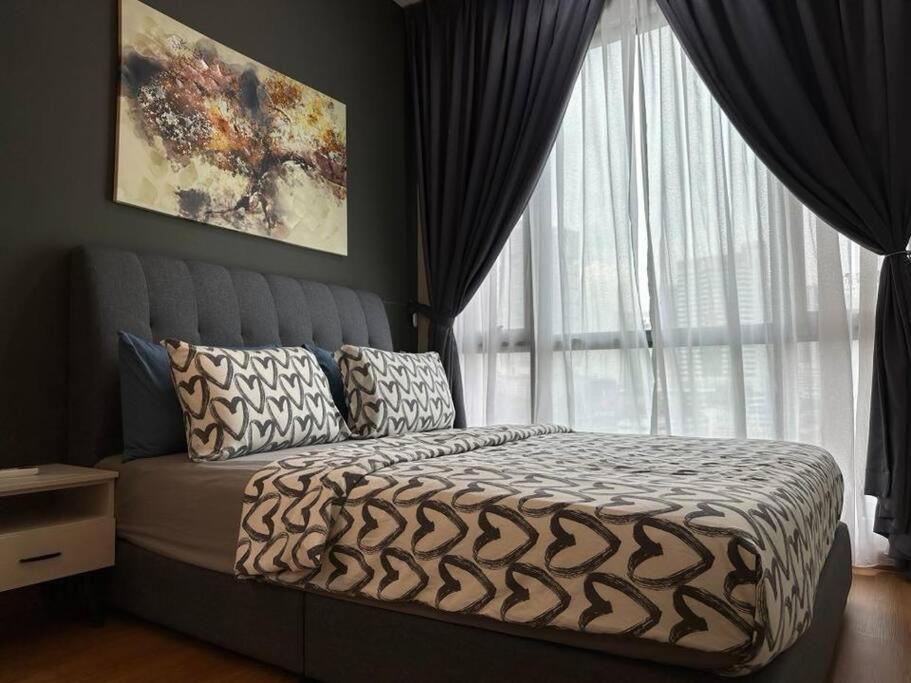 Spacious SKS near ciq, smart tv