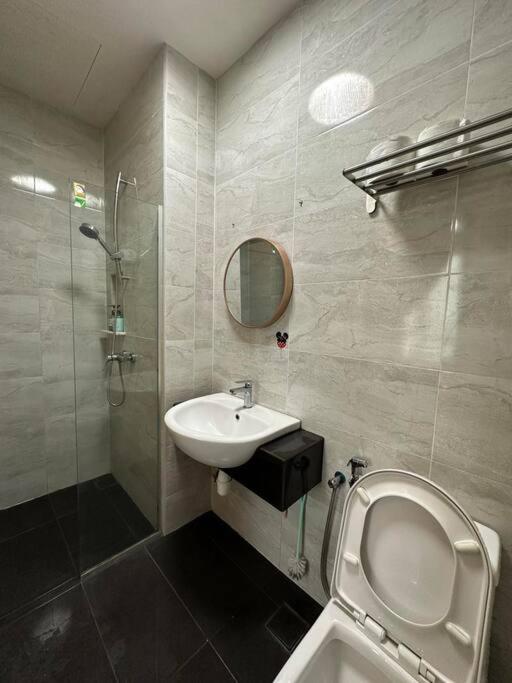Spacious SKS near ciq, smart tv