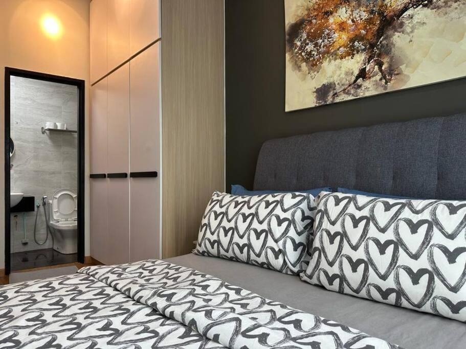 Spacious SKS near ciq, smart tv