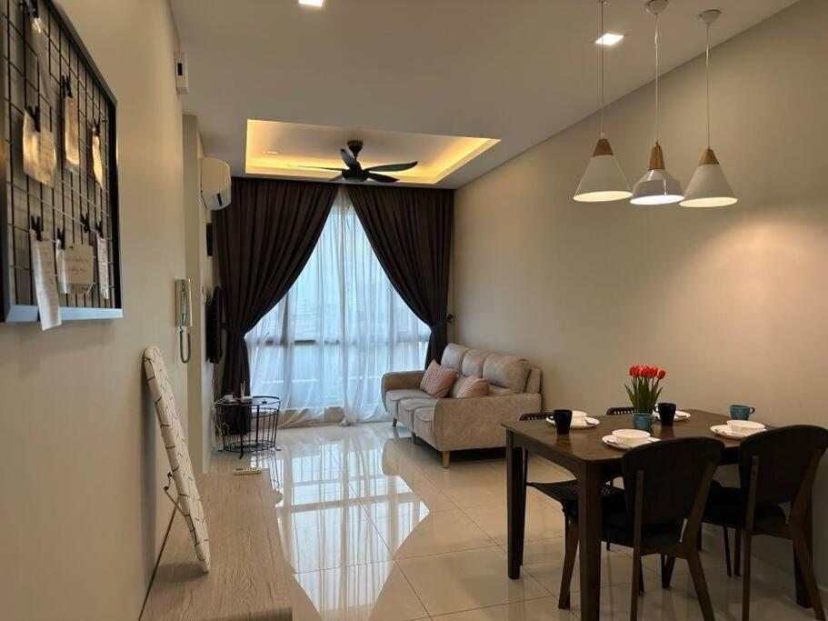 Spacious SKS near ciq, smart tv
