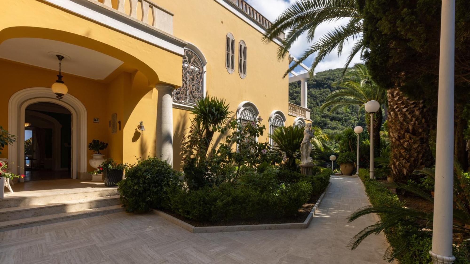 VILLA CARINA 12, Emma Villas view 3
