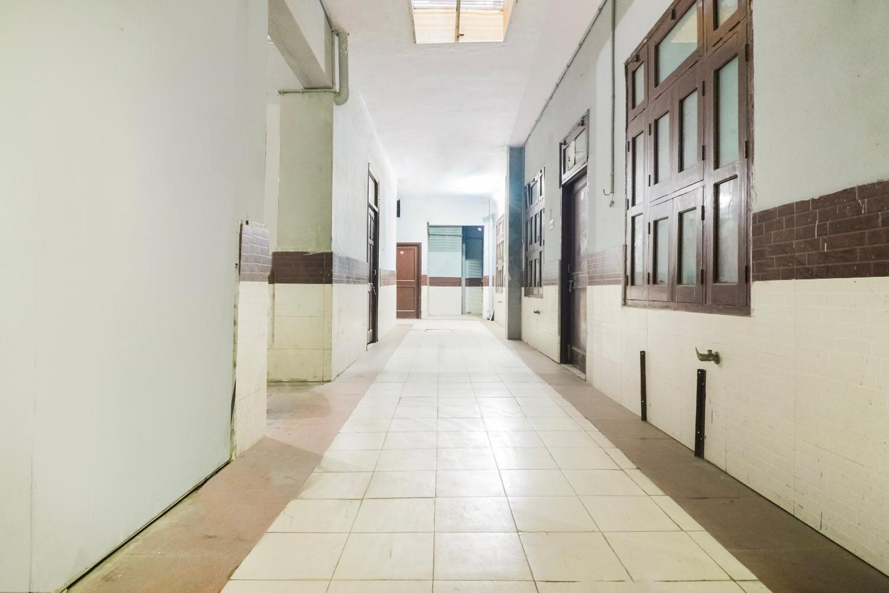 SPOT ON 67868 Hotel Gourav Regency view 3