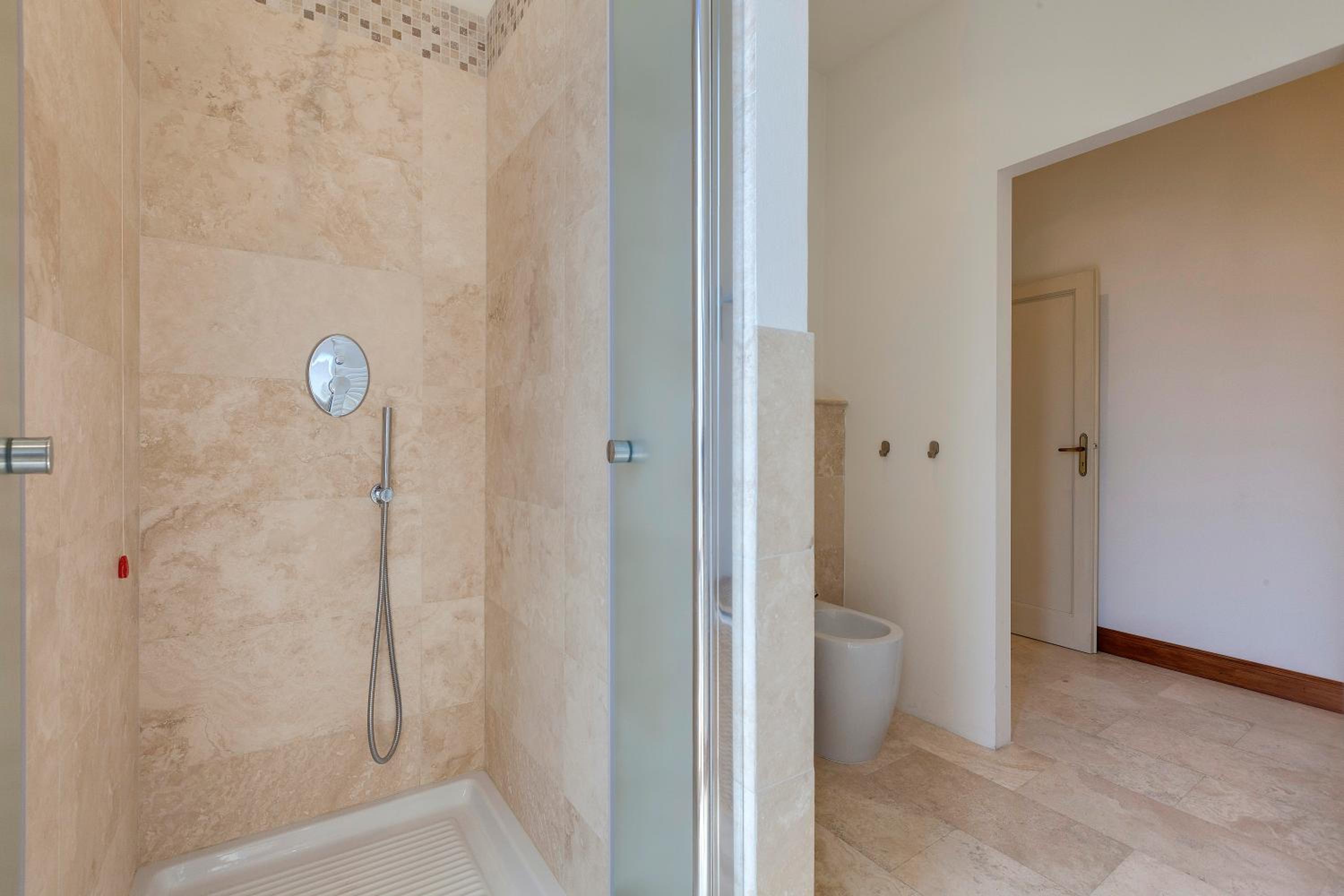 Ridolfi Apartment by Mamo Florence