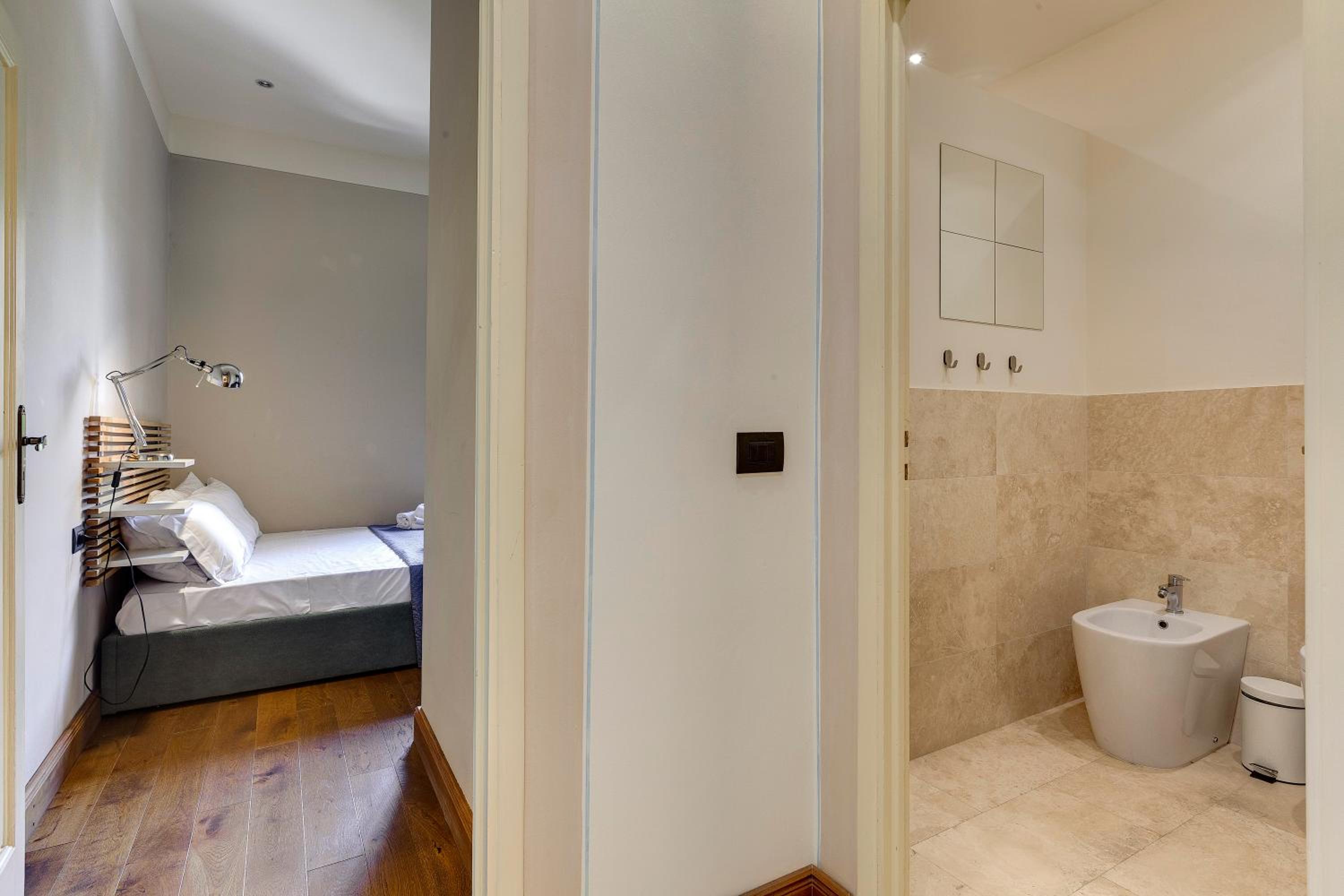 Ridolfi Apartment by Mamo Florence