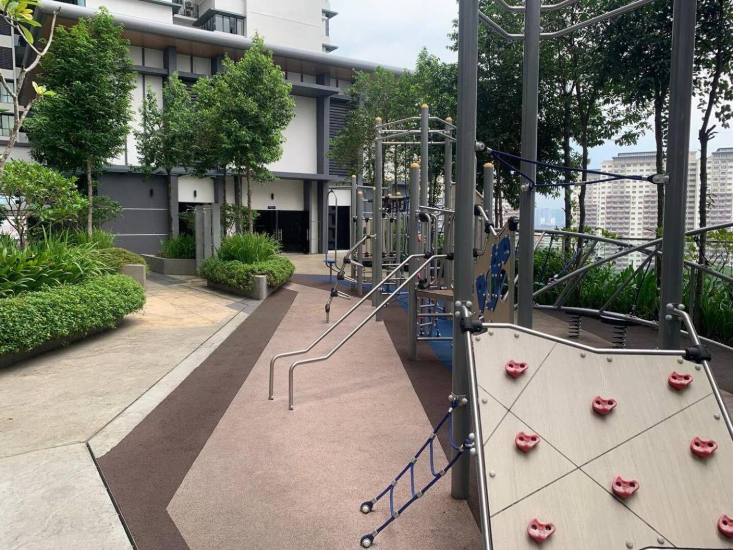3BR Family Suite Nr Sunway Velocity & LRT Maluri