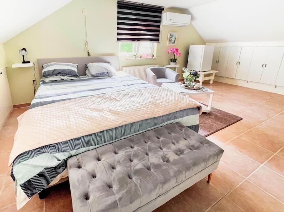 Modern Loft with 2 bedrooms near Sint Truiden