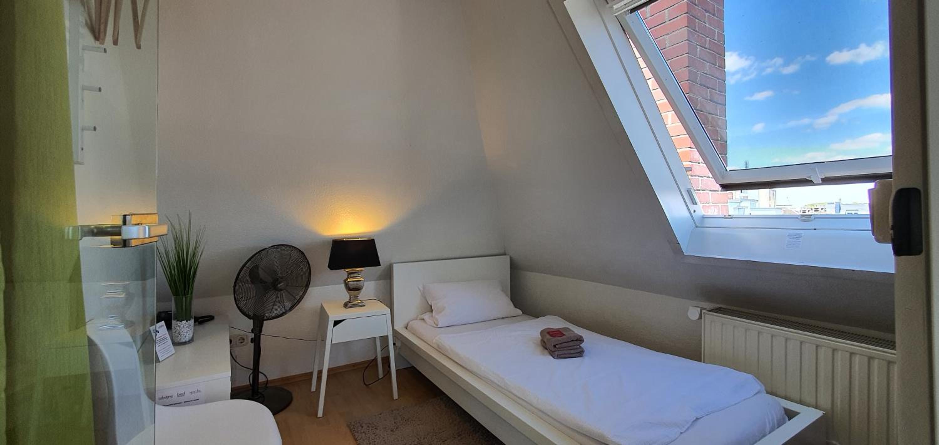 coLodging Mannheim - private rooms & kitchen view 4