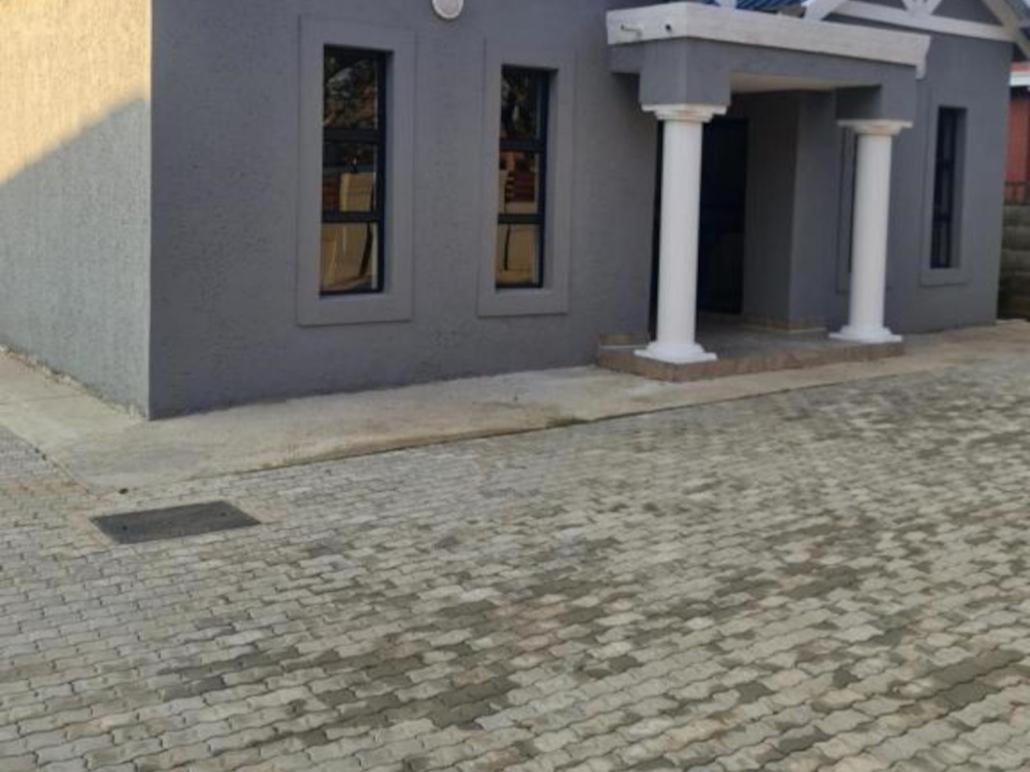 Hlalakahle Lodge