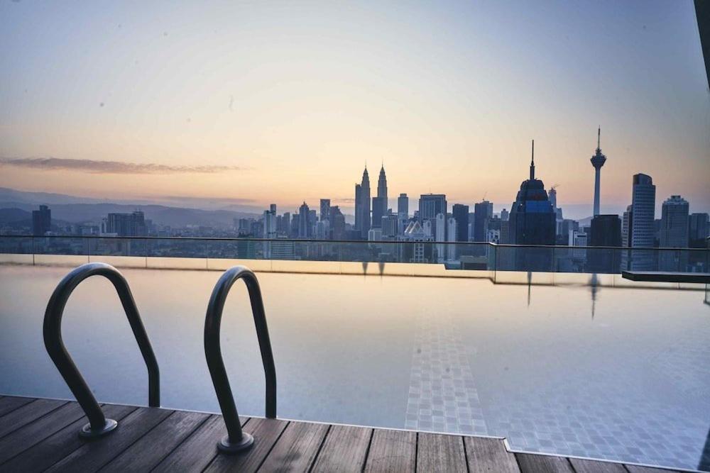 Celestial Heights Hostel featuring Infinity Skypool