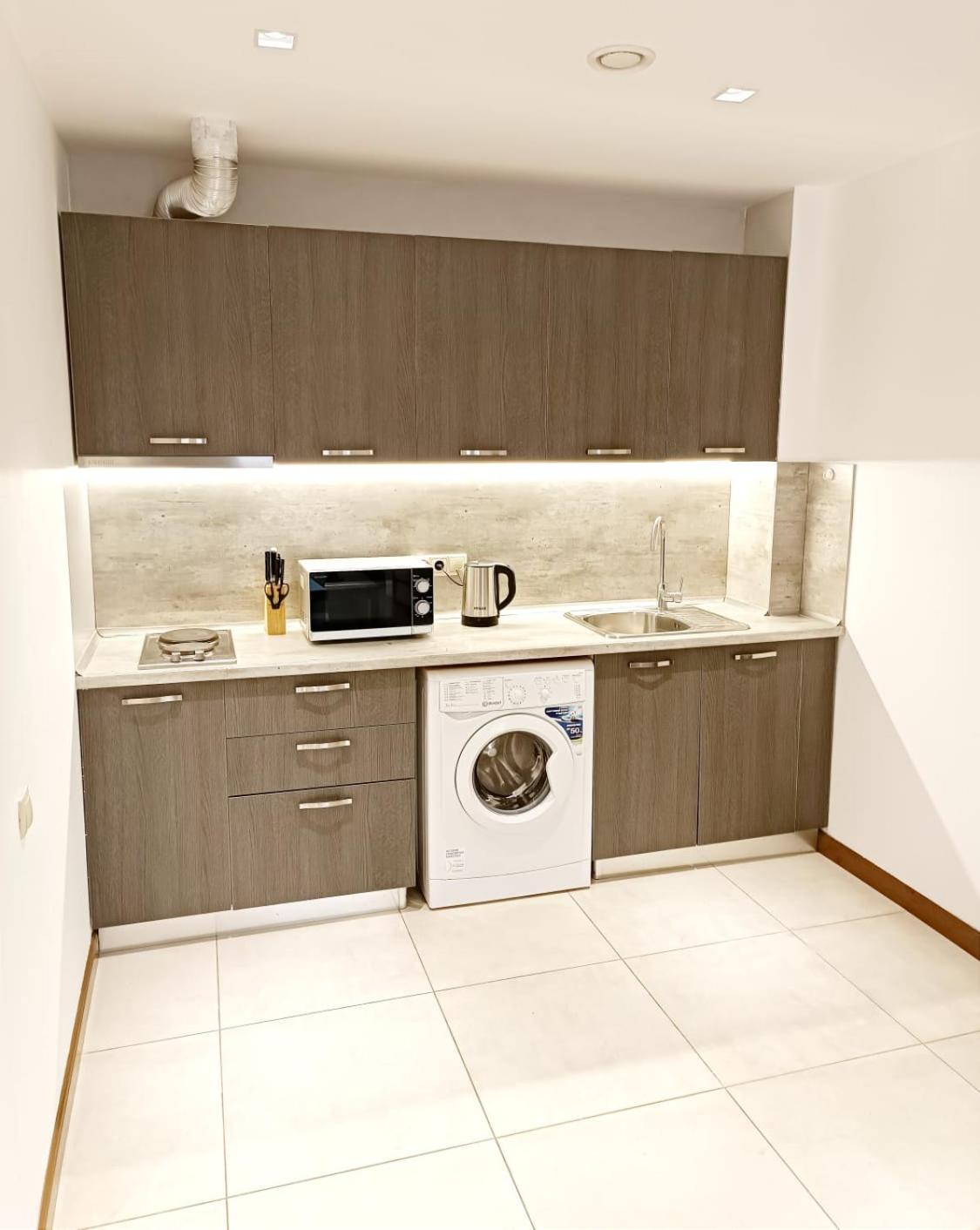 1bdr apartment in the center