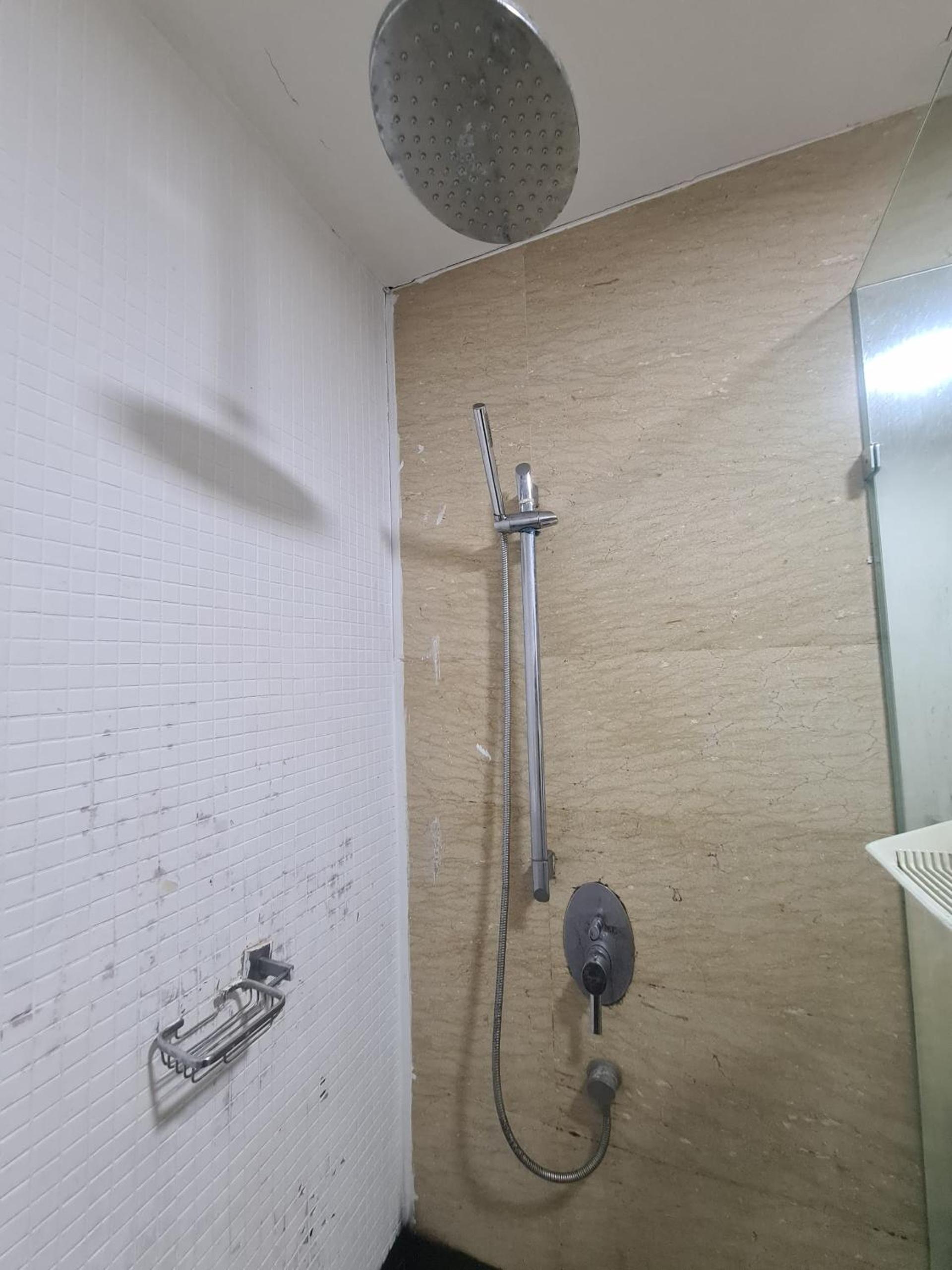 Penthouse Skypool Hostel