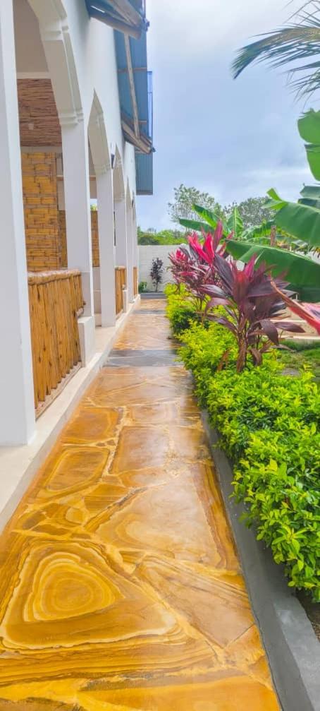 Zan White Apartments