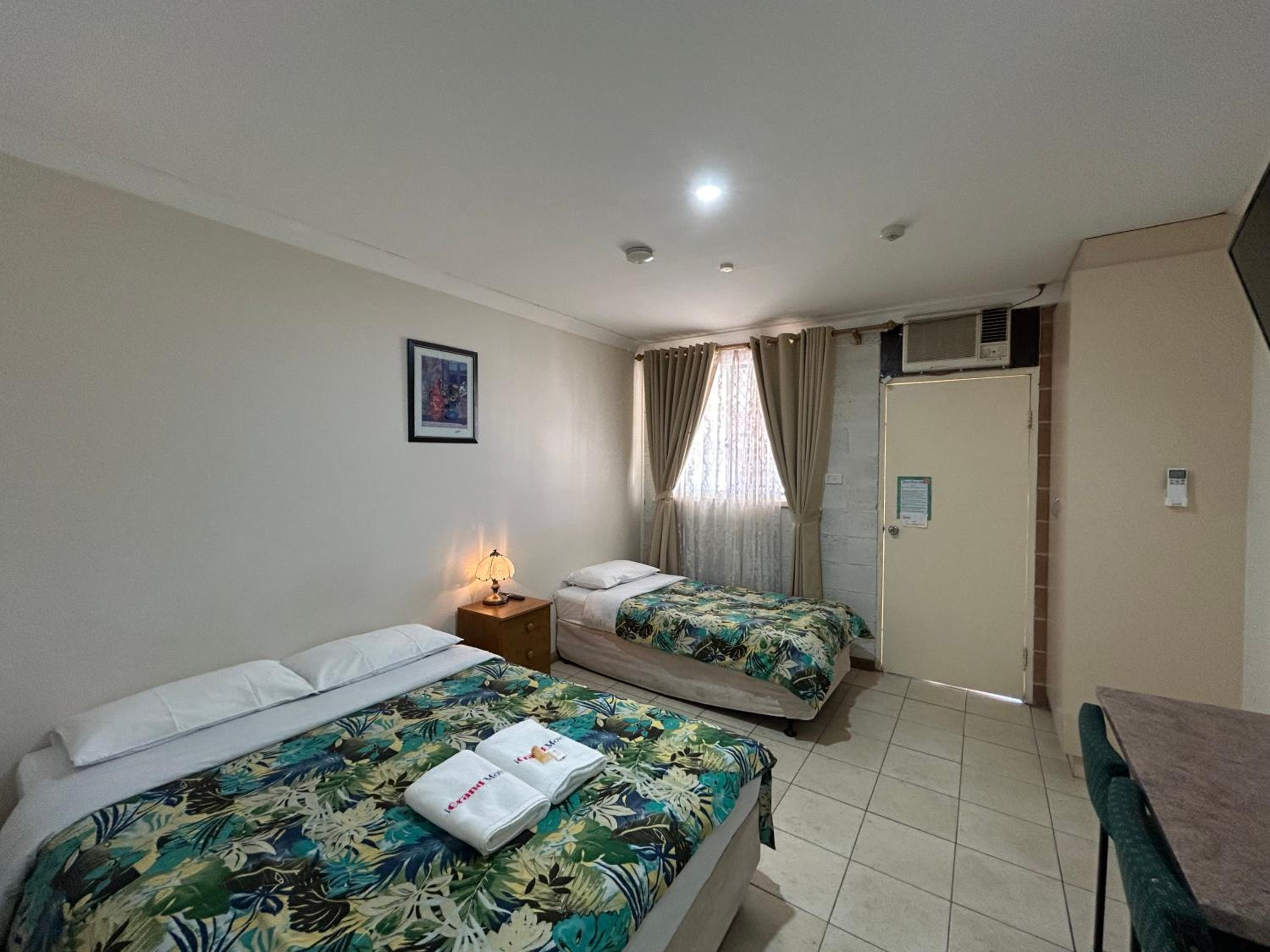 iGrand Motel view 2