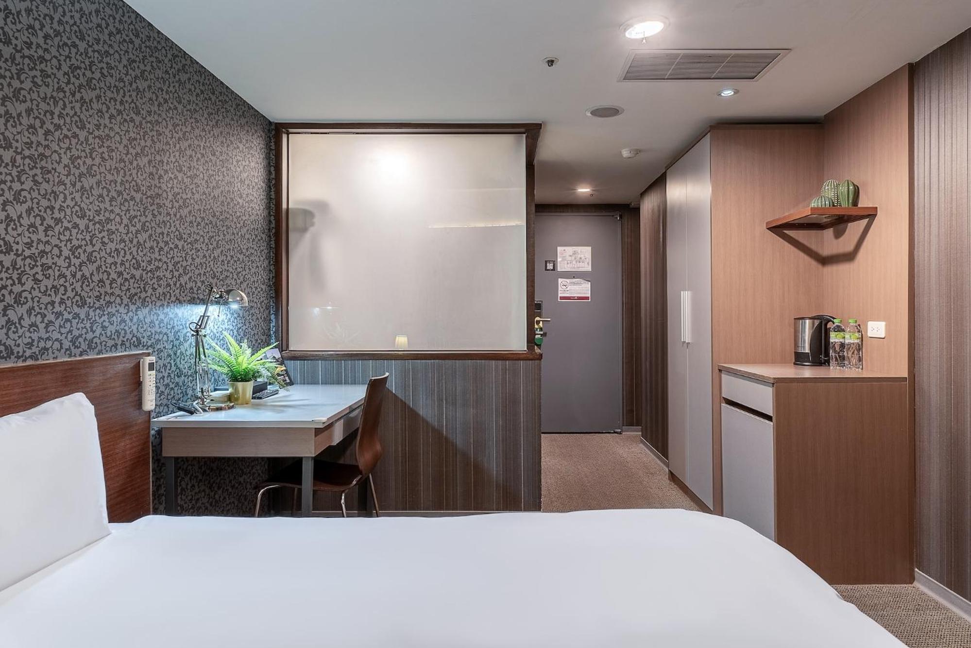 hotel room