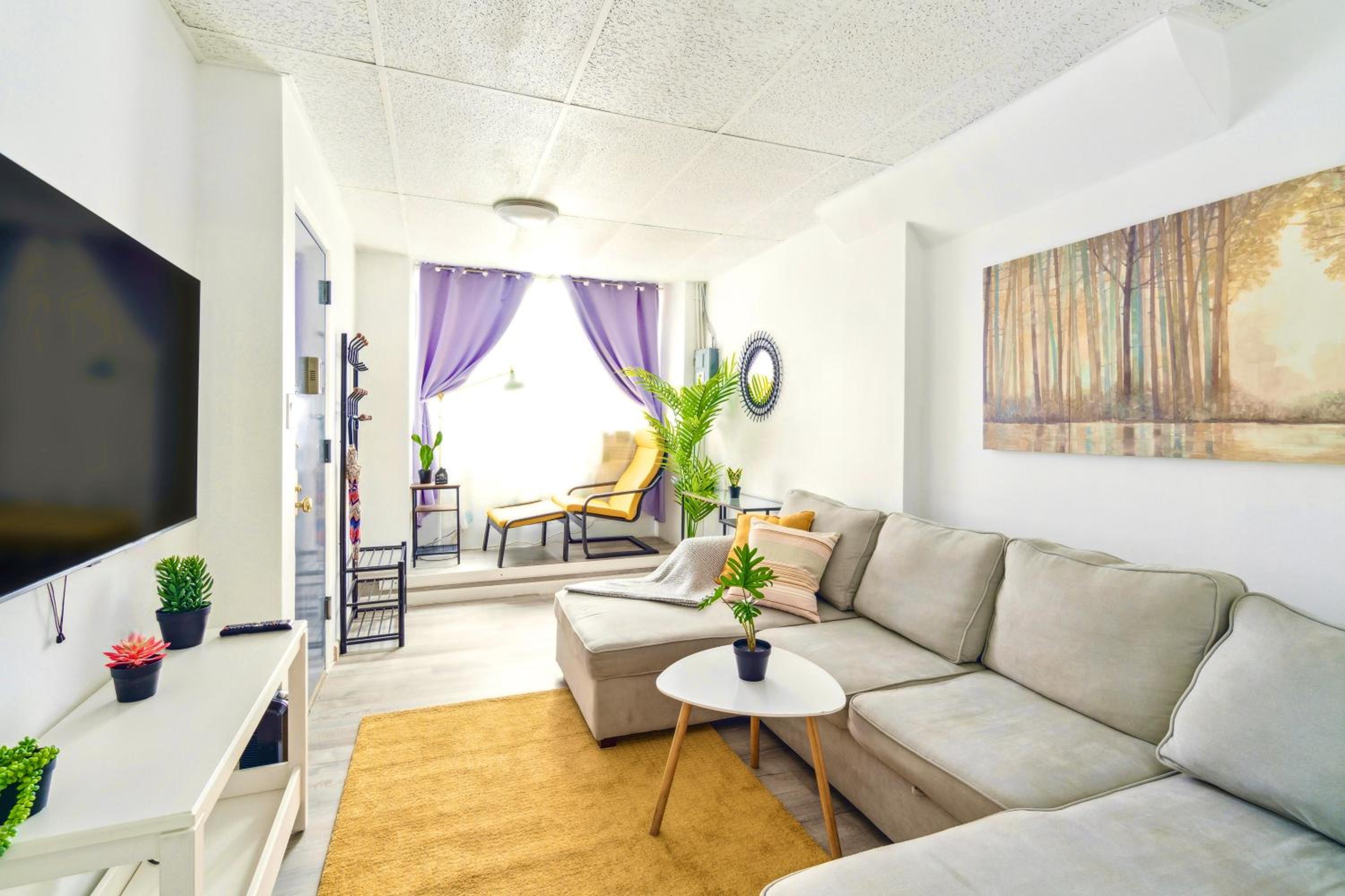 Stylish 2BR Apartment-walk to China Town