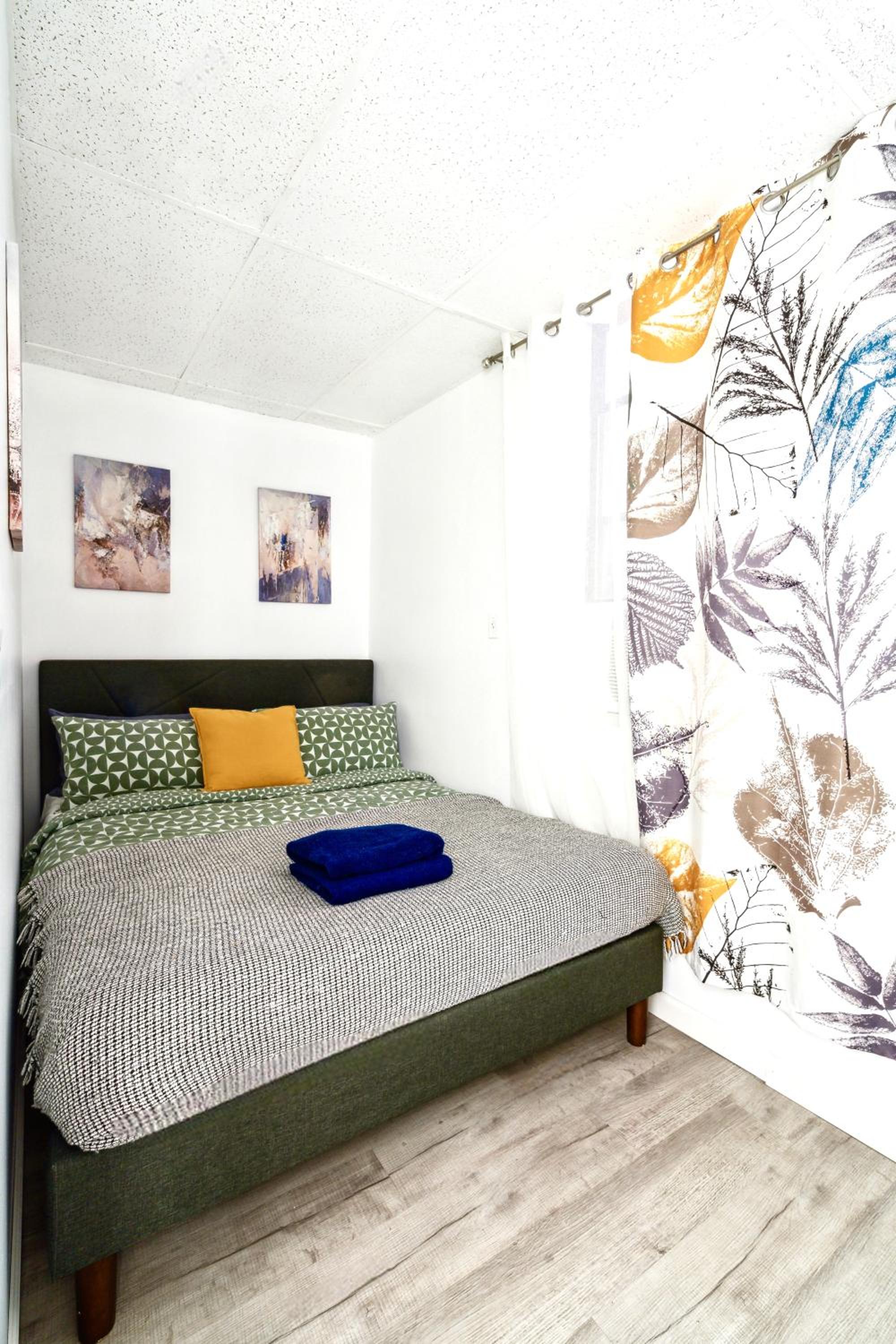 Stylish 2BR Apartment-walk to China Town