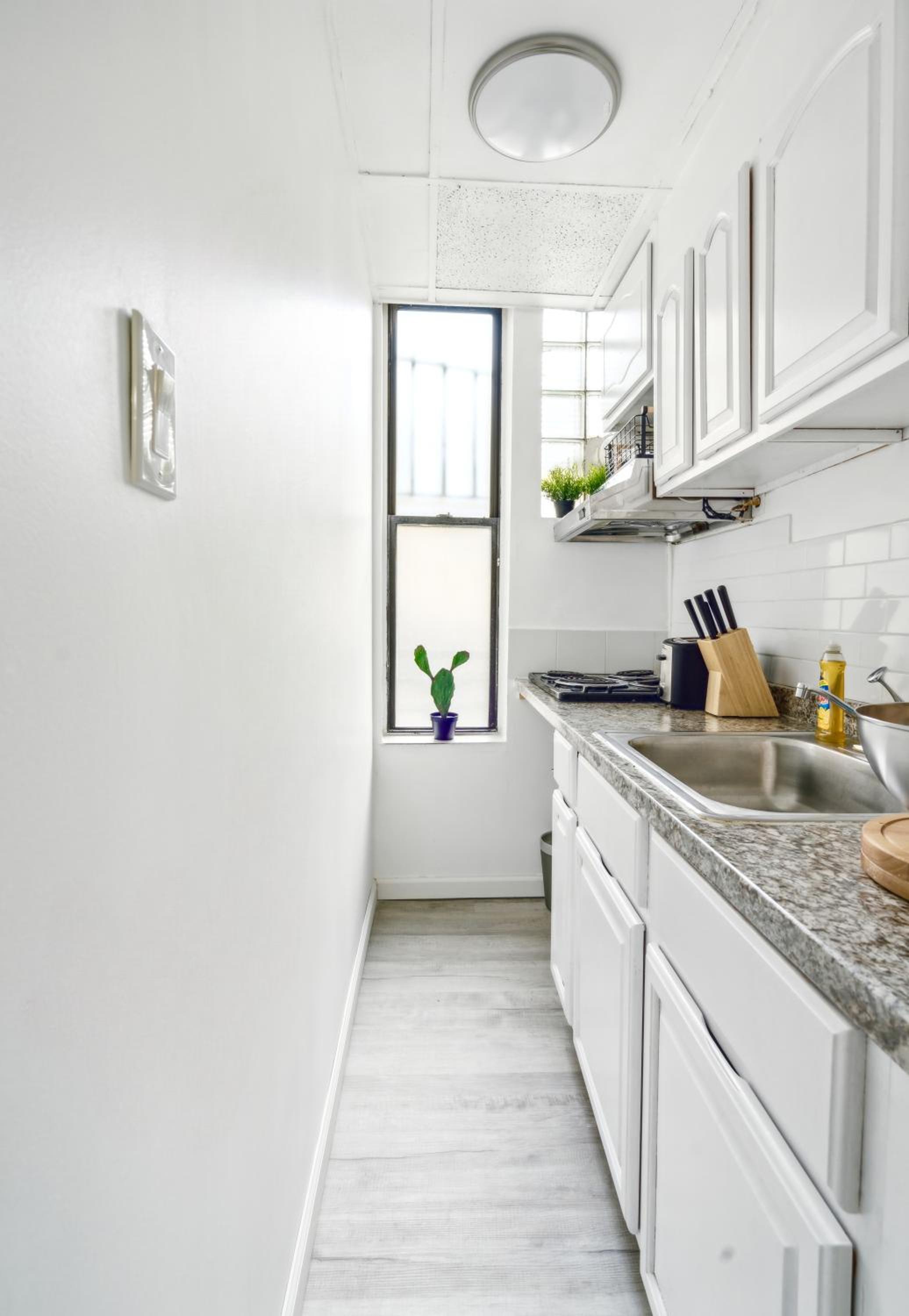 Stylish 2BR Apartment-walk to China Town