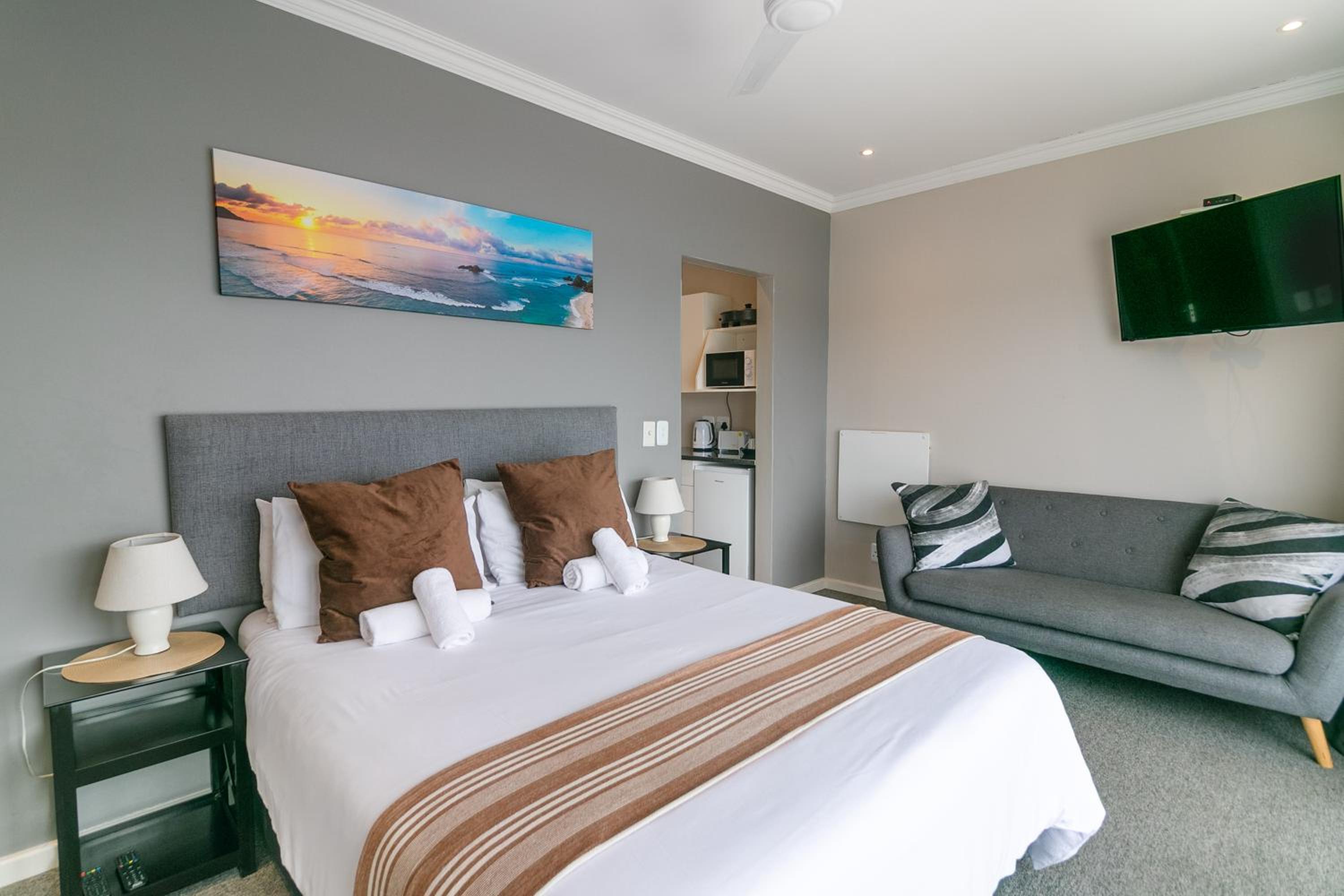 Phoenix Lodge and Waterside Accommodation