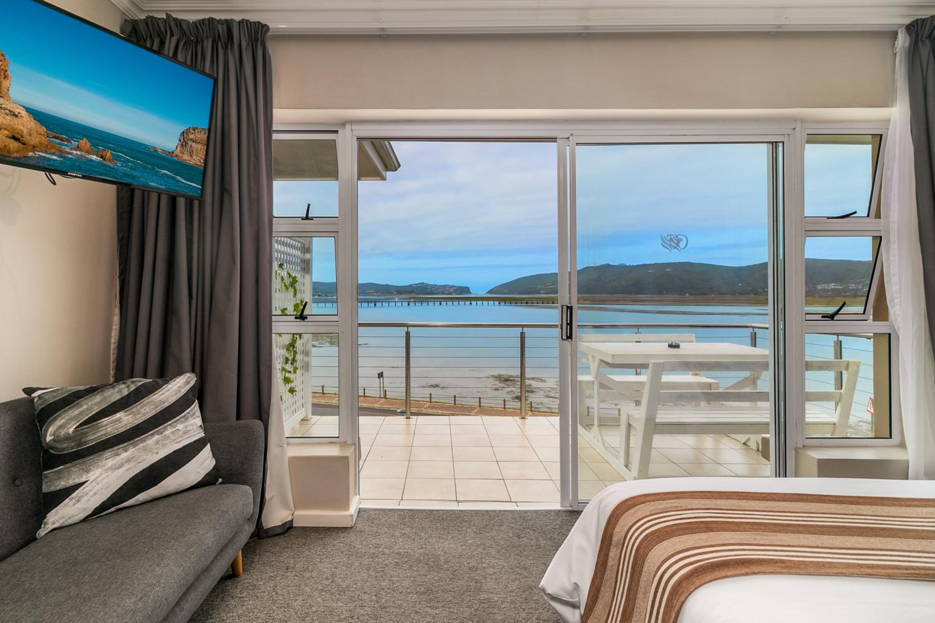 Phoenix Lodge and Waterside Accommodation