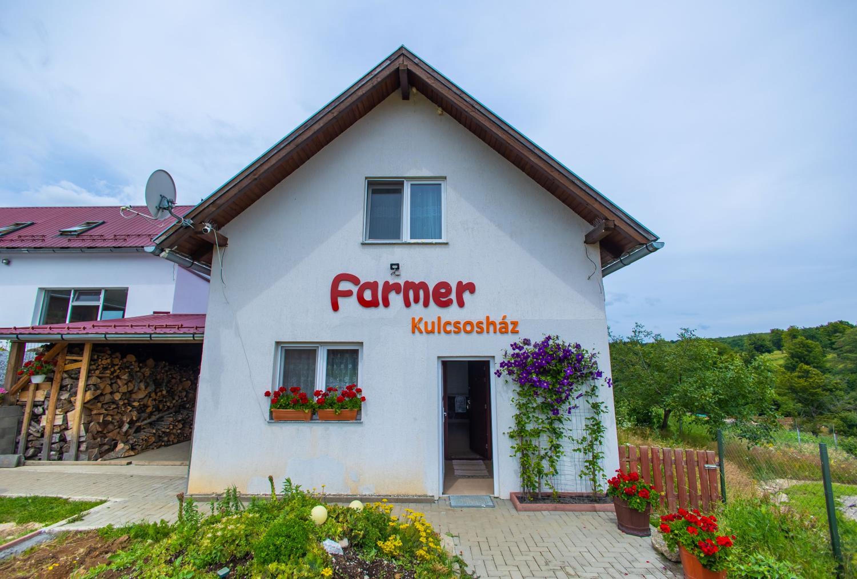 Casa de la Fermă Corund - Farmer Kulcsosház Korond view 2