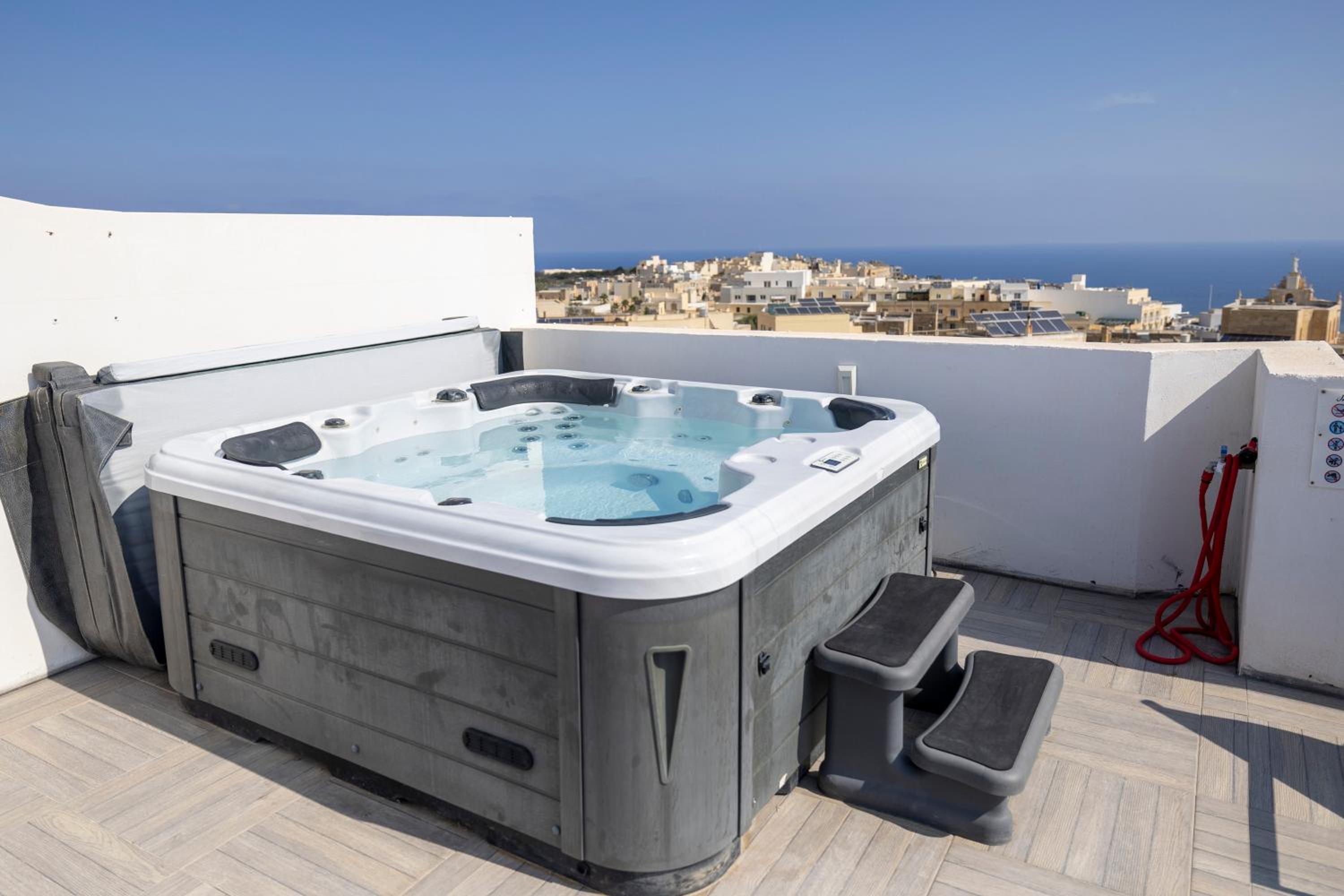 Terraced Penthouse with Views and Jacuzzi photo 5