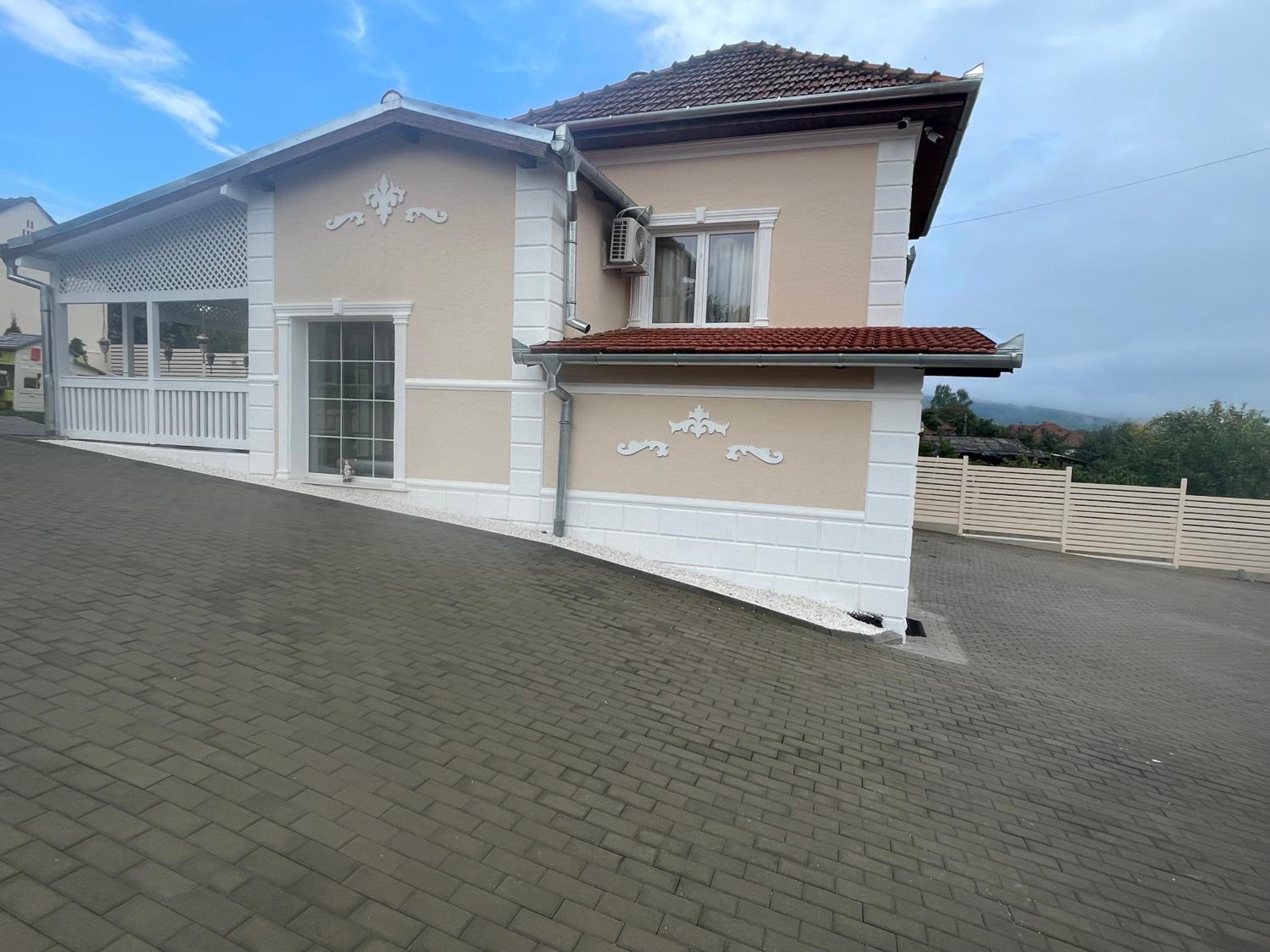 Cincis Hause view 4