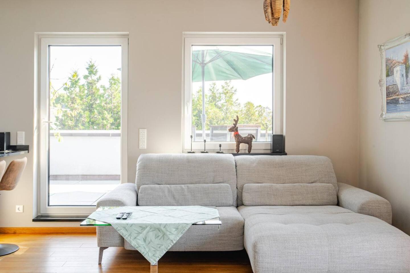 Luxuriöse Wohnung mit Terrasse und Balkon - 24h Check-In