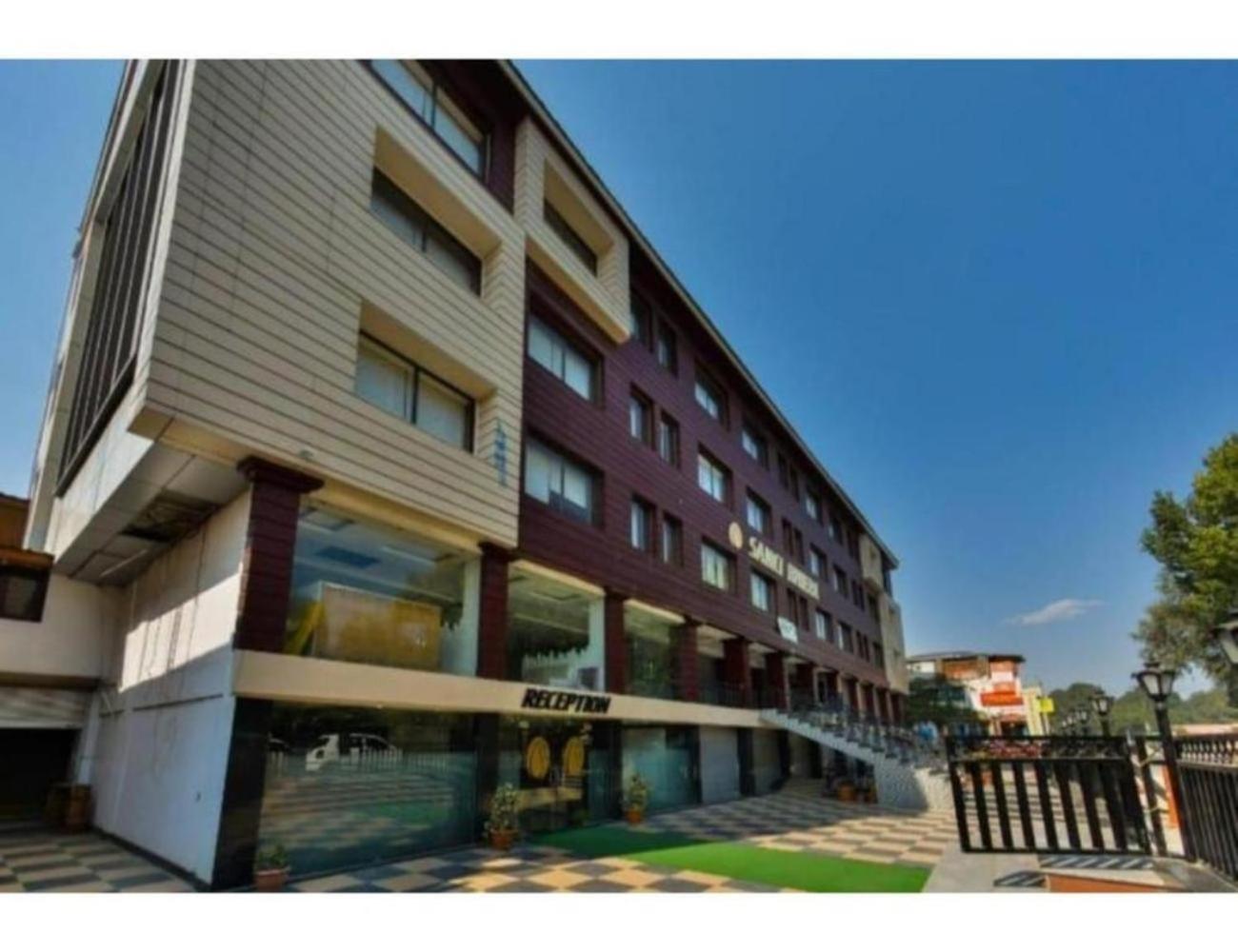 Hotel Samci Riviera, Srinagar view 3
