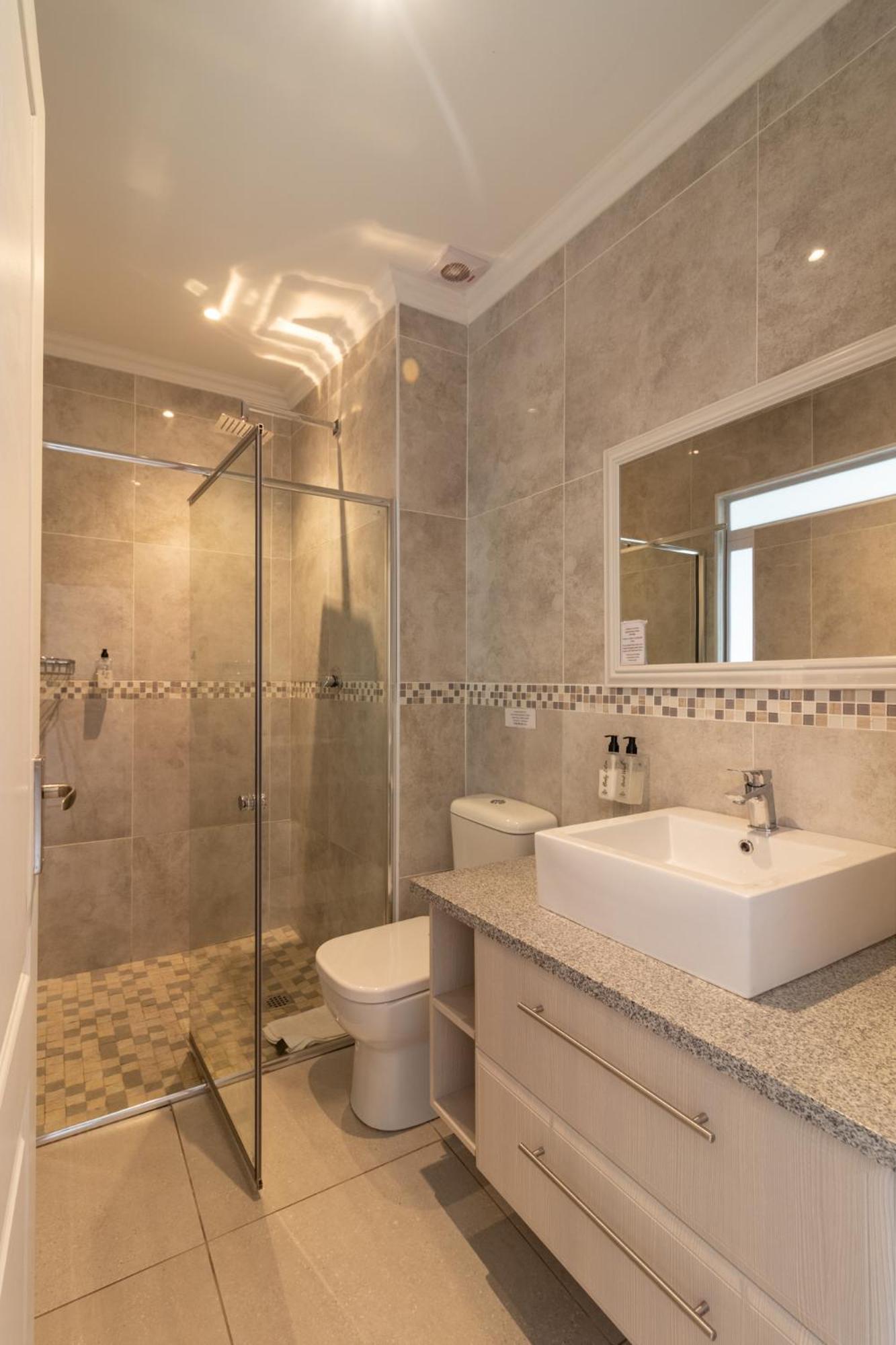Phoenix Lodge and Waterside Accommodation