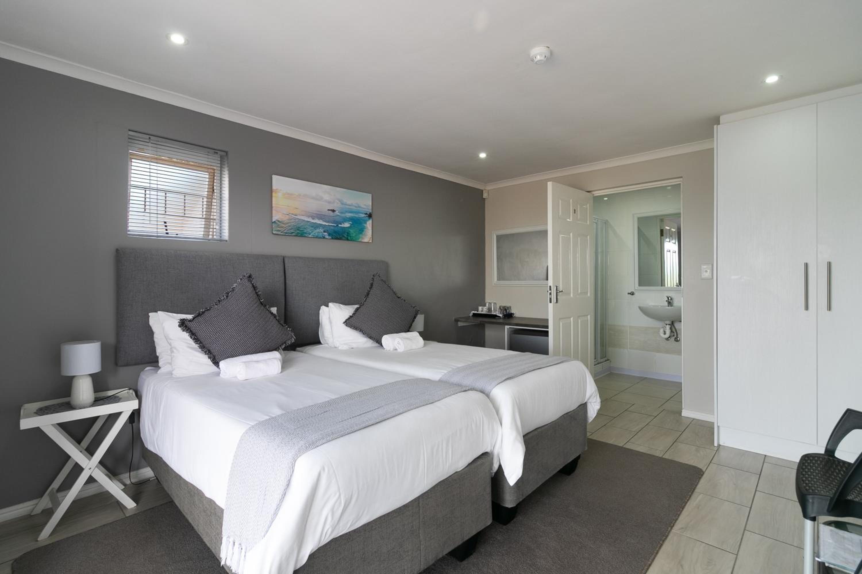 Phoenix Lodge and Waterside Accommodation