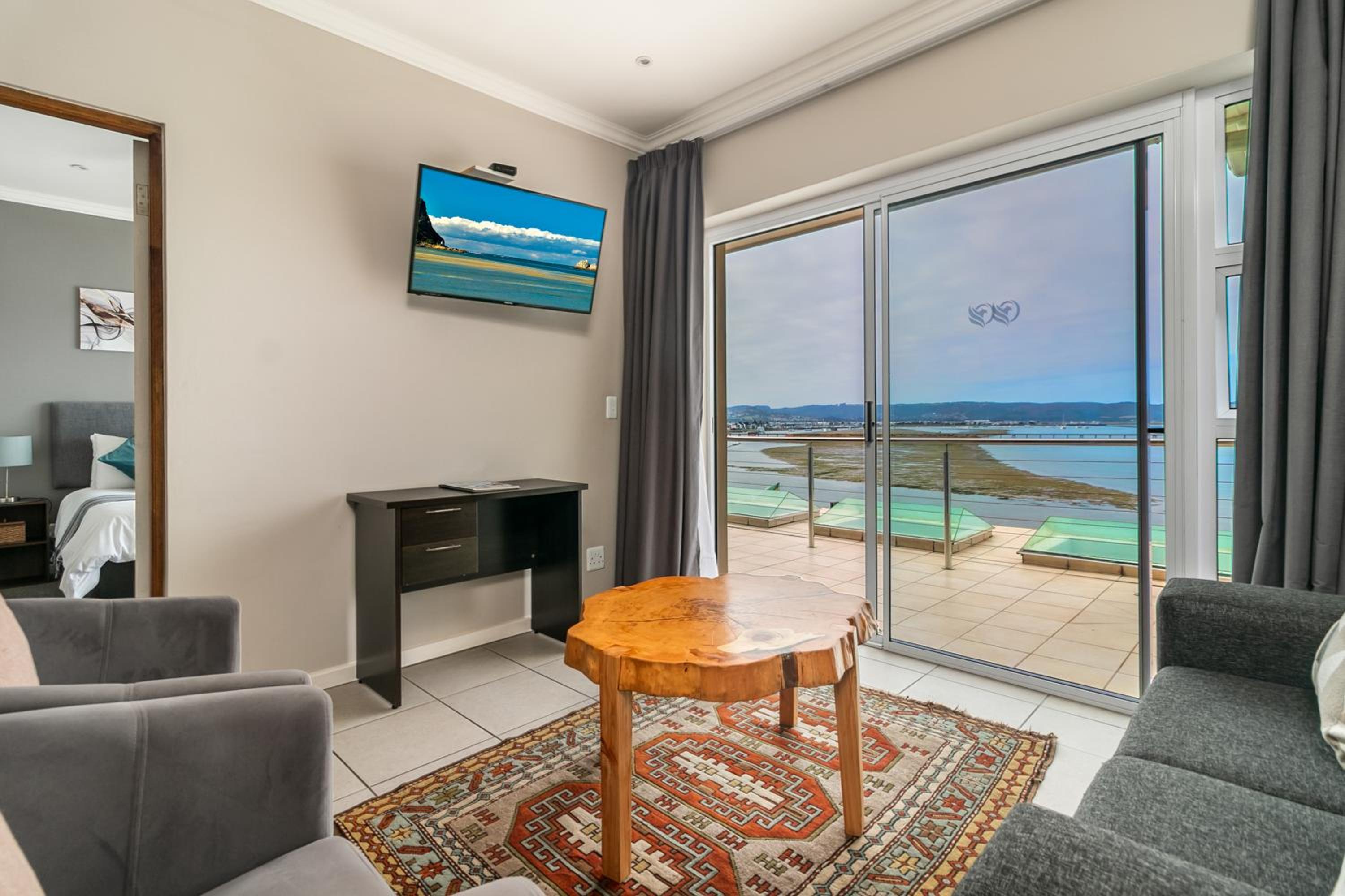 Phoenix Lodge and Waterside Accommodation