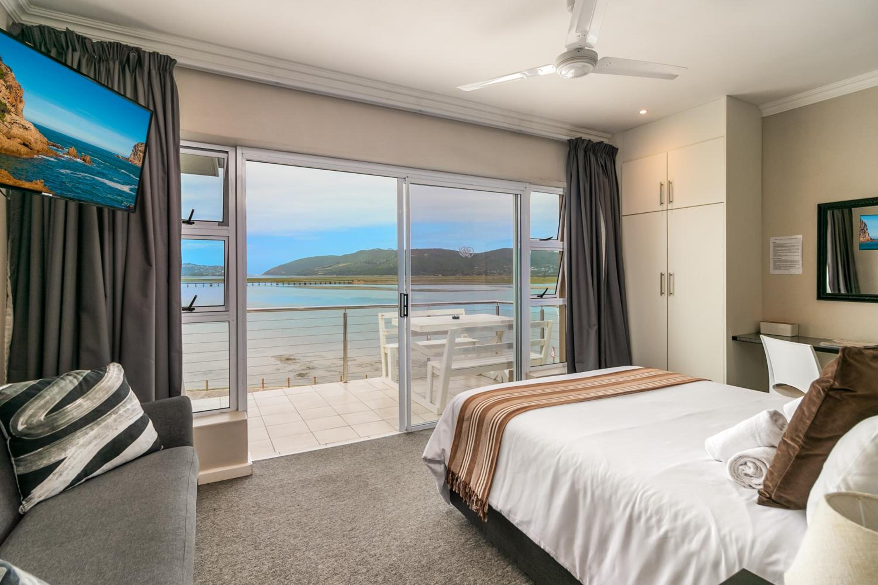 Phoenix Lodge and Waterside Accommodation