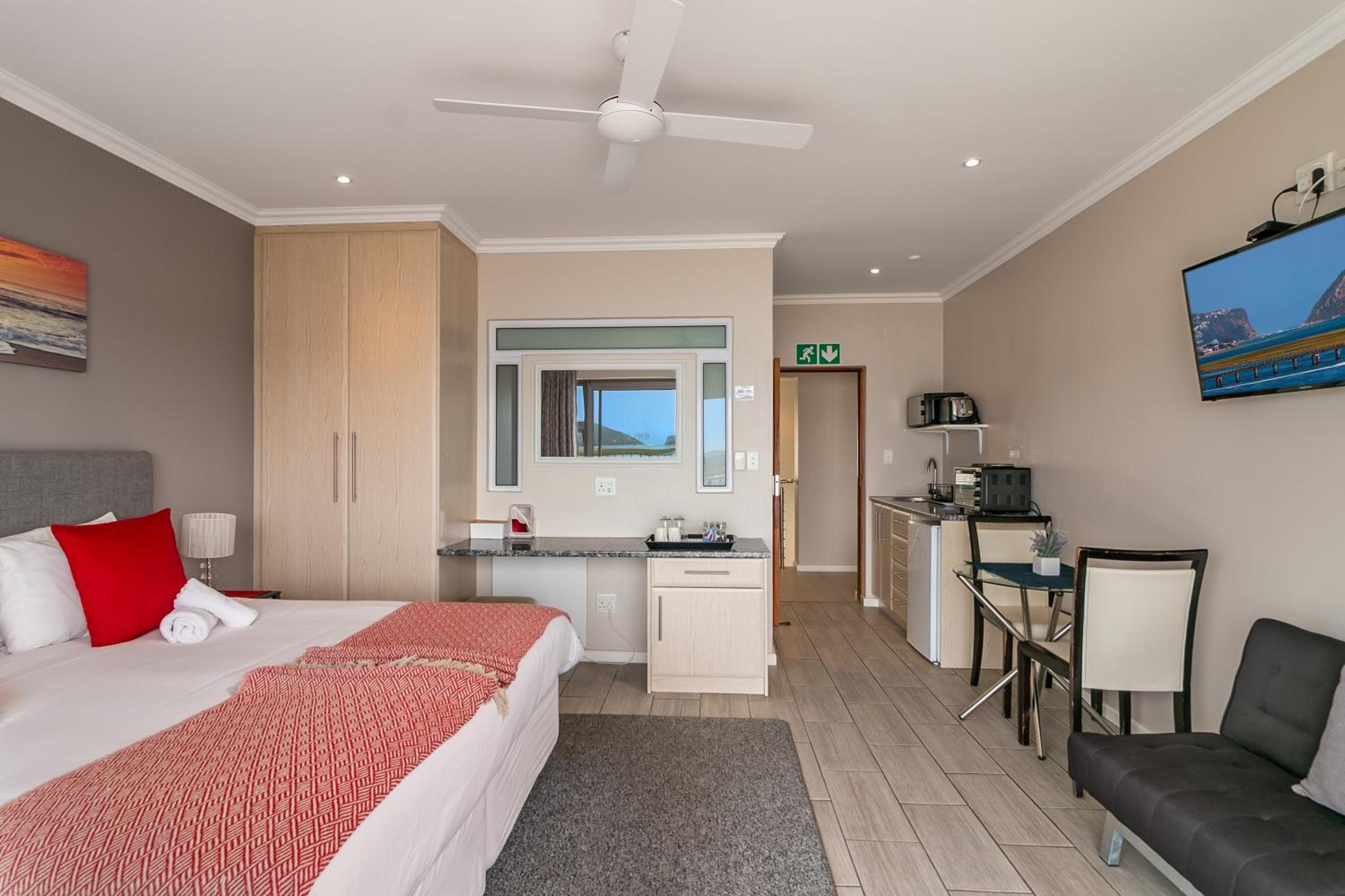 Phoenix Lodge and Waterside Accommodation