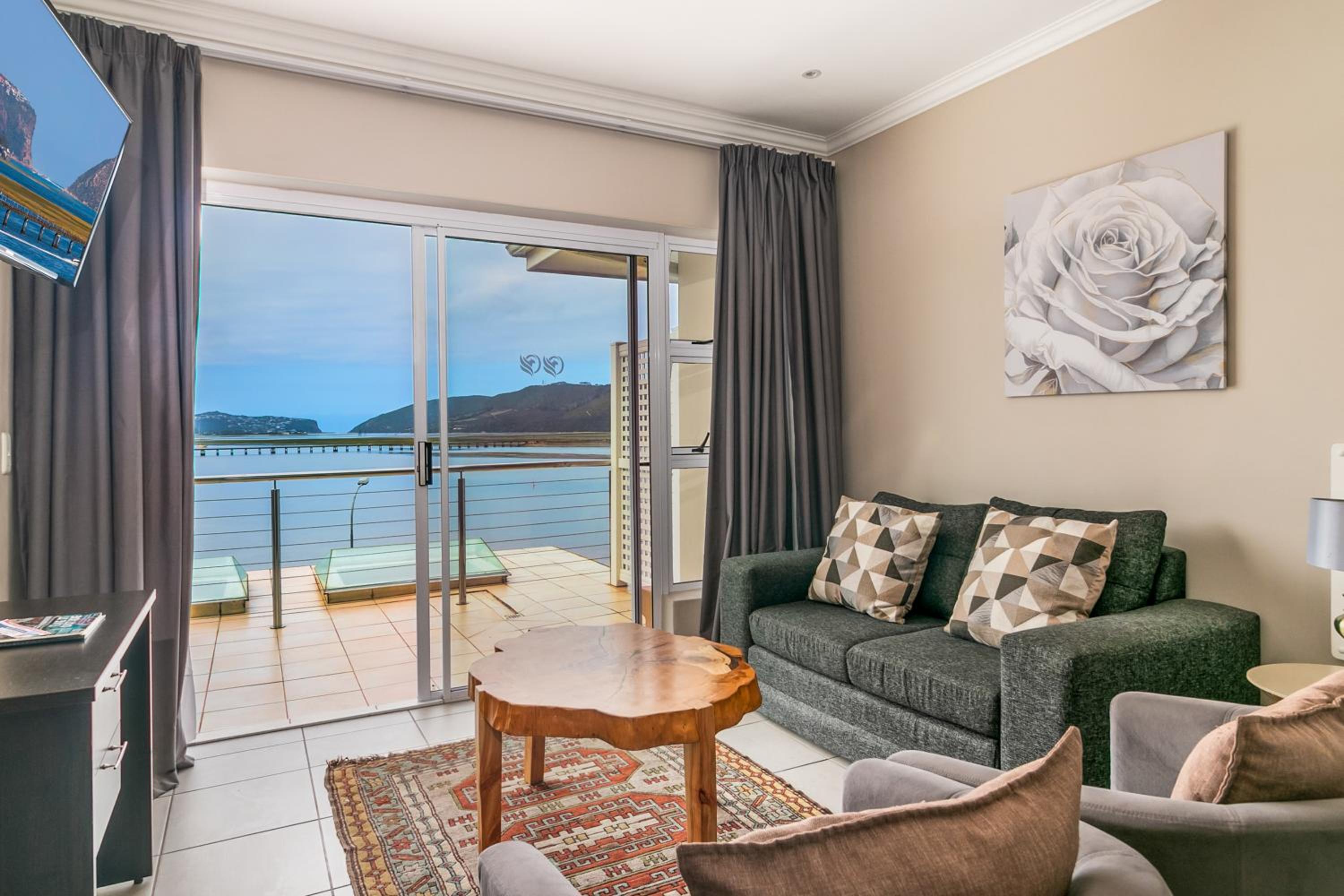 Phoenix Lodge and Waterside Accommodation