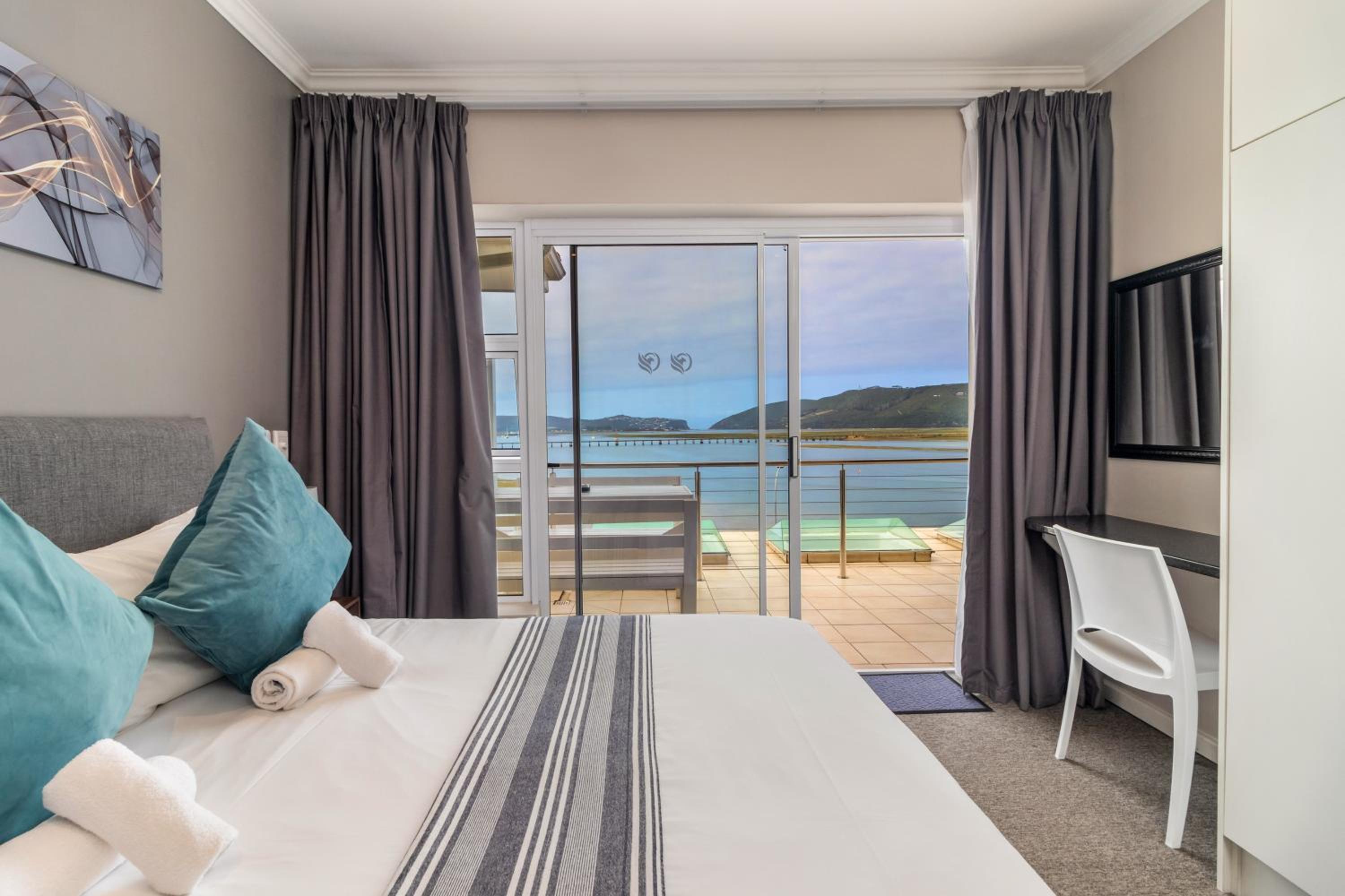Phoenix Lodge and Waterside Accommodation