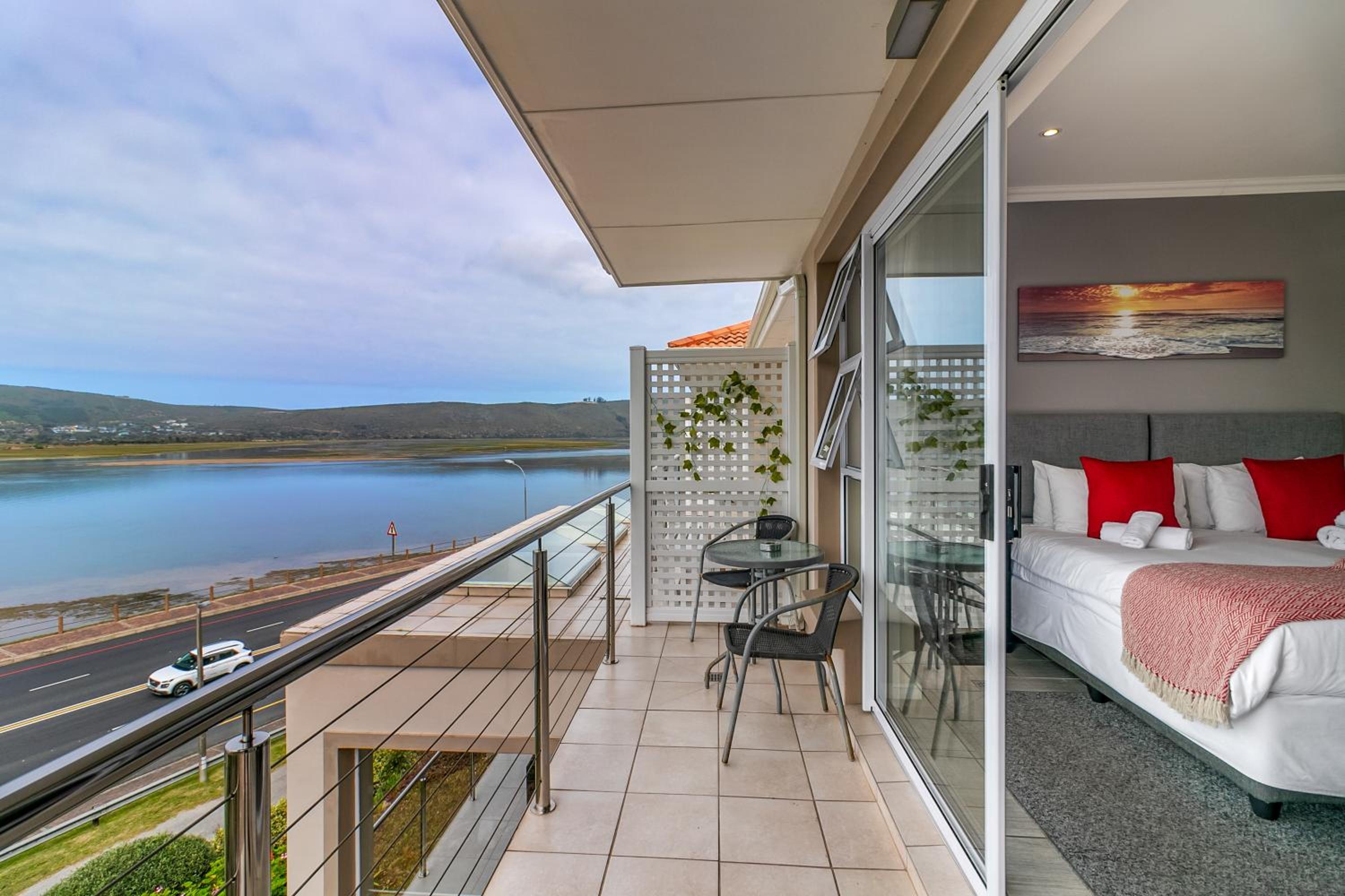 Phoenix Lodge and Waterside Accommodation